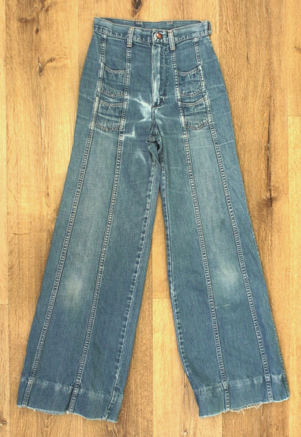 VTG Women&rsquo;s 70s Wrangler Light Wash Denim Multi Pocket Flare Jeans XXS / Sz 24&Prime;