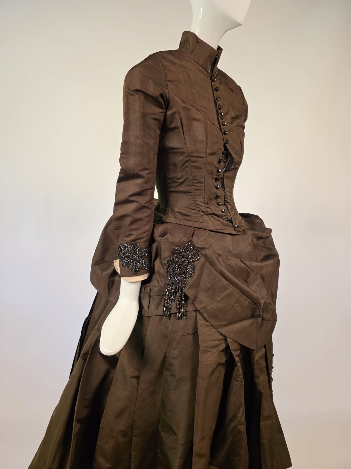 VICTORIAN 1880’S 3 PC BROWN SILK BUSTLE DRESS W BEADED TRIM + FULL VOLUME SKIRT