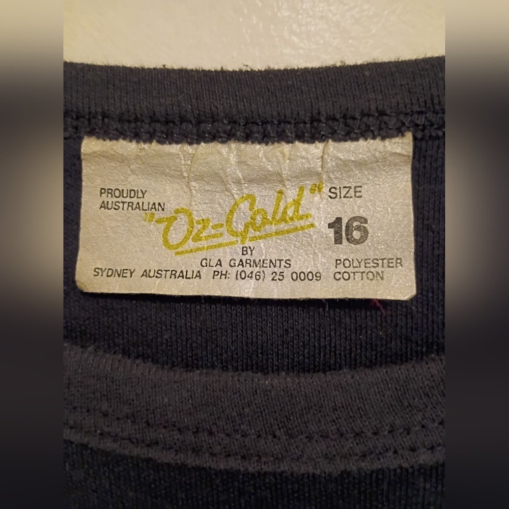 VTG OZ Gold GLA Garments Australia Graphic Tee in Black and Gold Sz 16