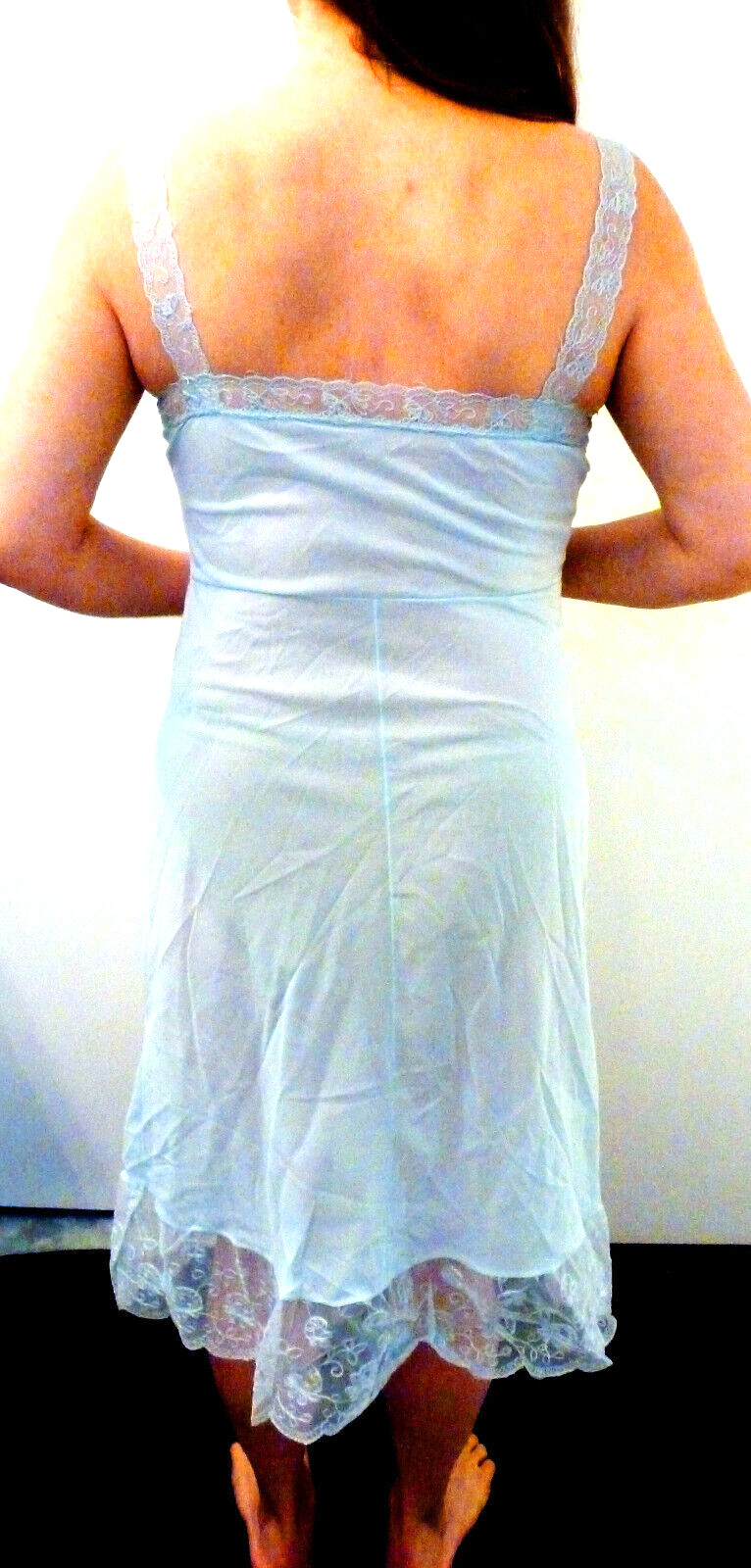 GORGEOUS VINTAGE POWDER BLUE ELEGANT EMBROIDERED WIDE SHEER HEM FULL SLIP 36 EVC