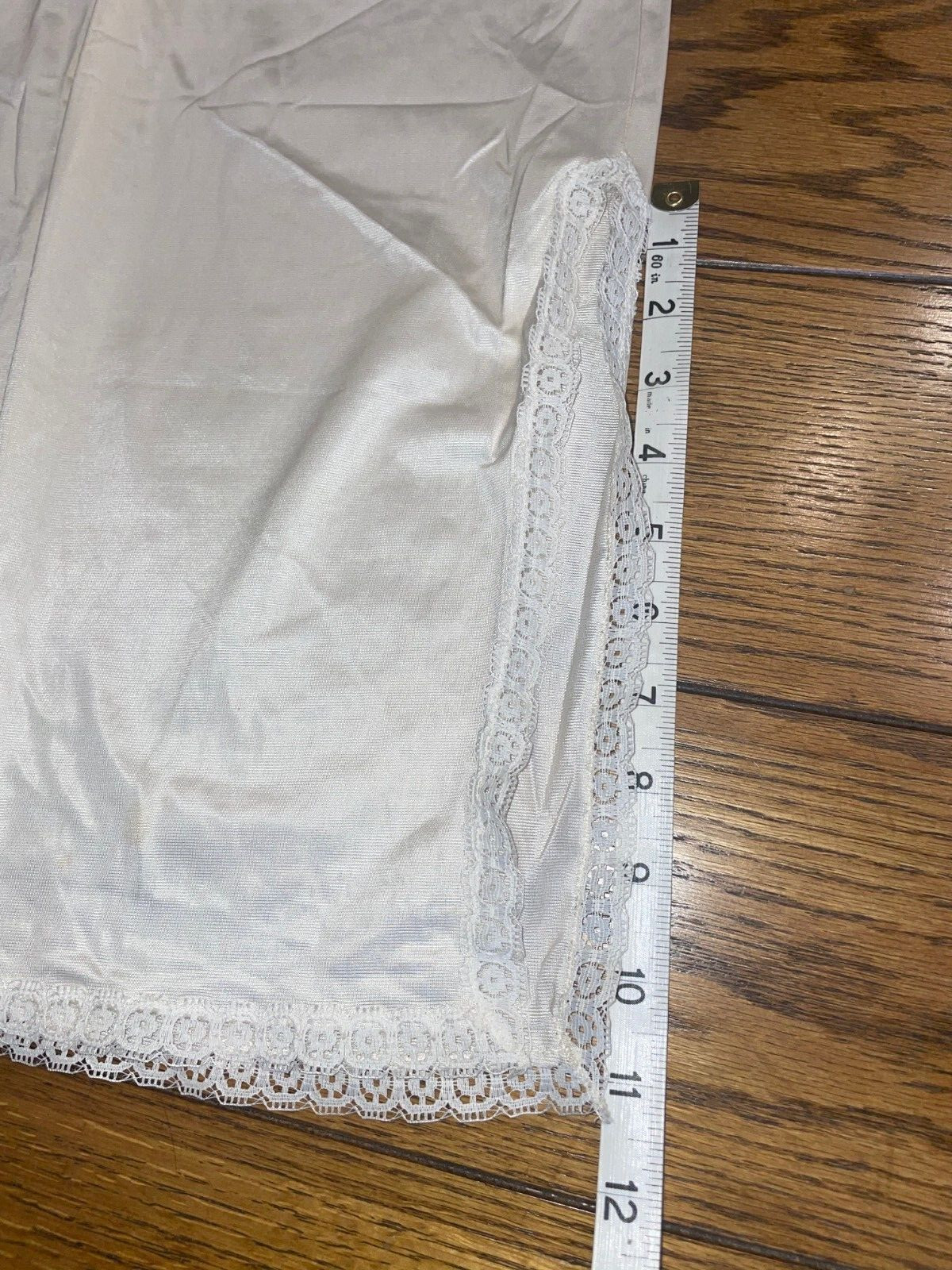 Komar Off White Nylon Ladies Side Slits Half Slip – Women&rsquo;s Size S Average 25&Prime;