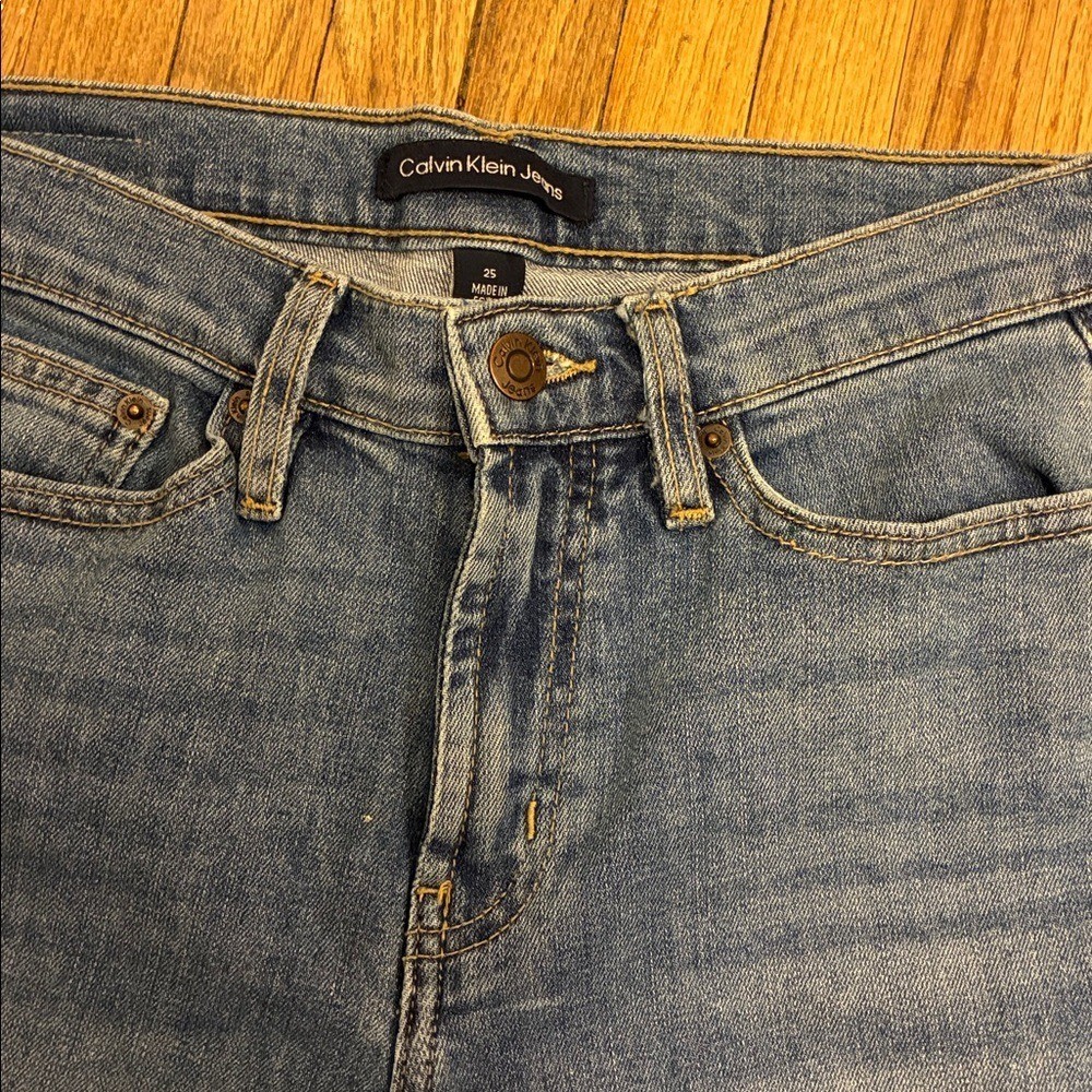 Vintage Calvin Klein Straight Leg Jeans in Medium Blue Wash Size 25