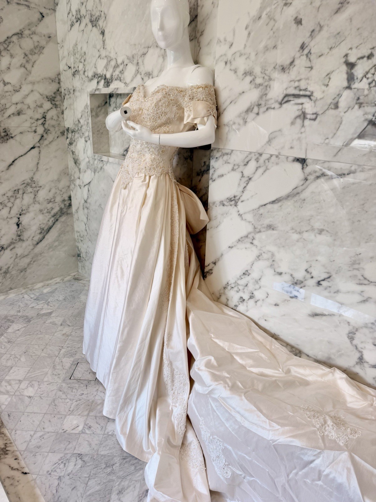 Vintage Silk Wedding Dress Size 10 Beaded Lace Cathedral Train Bridal Gown NWT