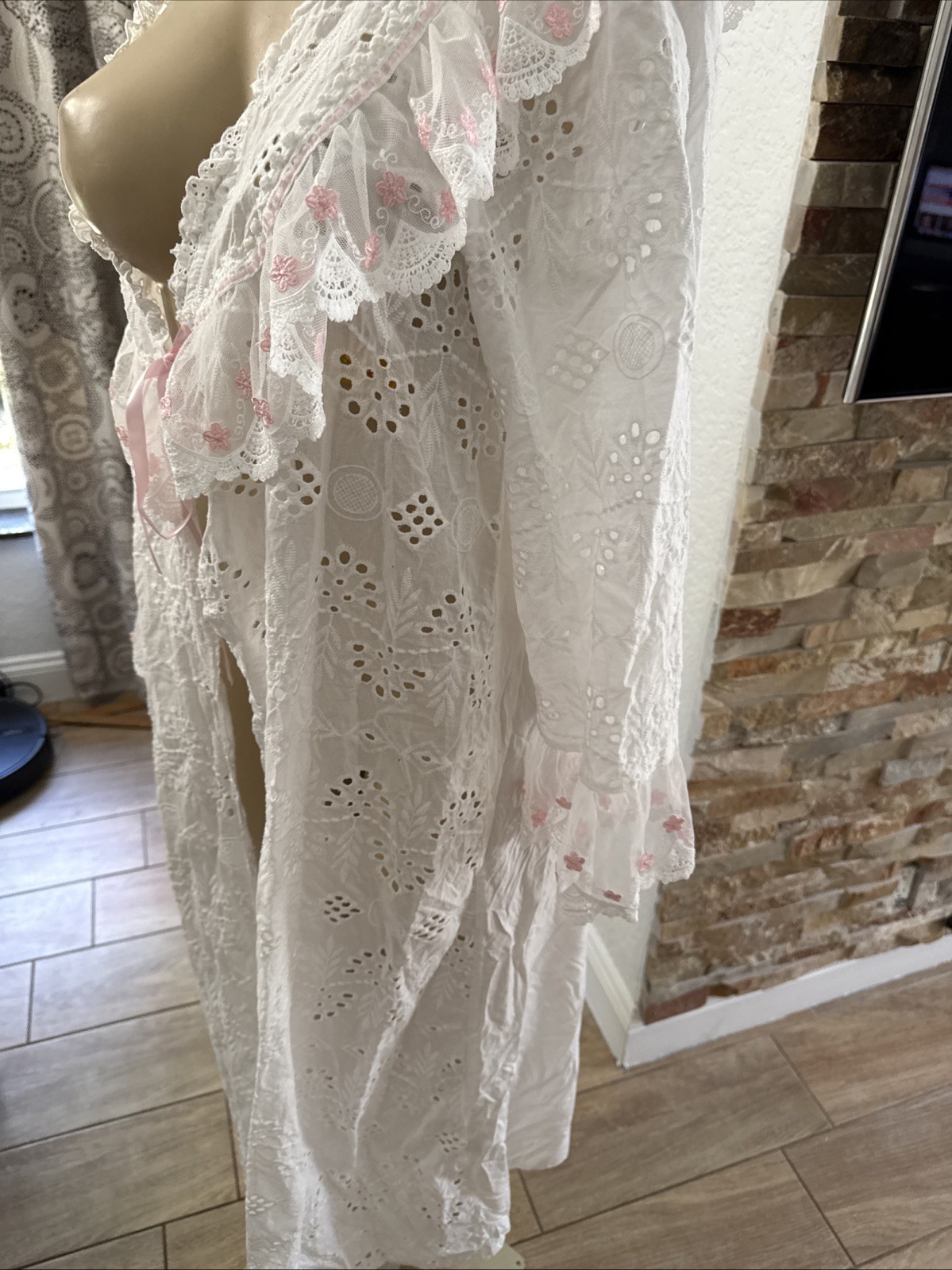 Vintage Eyelet White Ruffled Robe with Pink Ribbon Bell Cuffs Stunning Sz XL bt