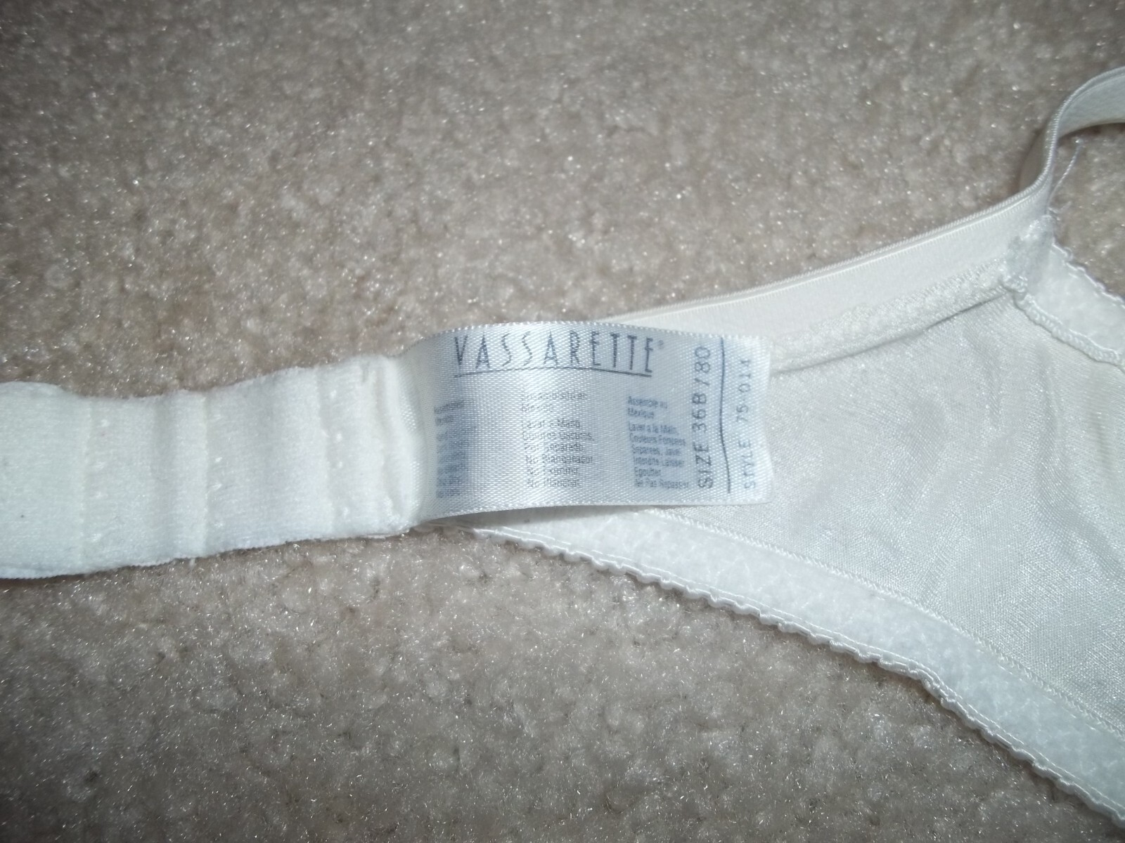 Vtg VASSARETTE 75-014 Second Skin Satin Embroidered Lace Floral 34C Bra ~ White