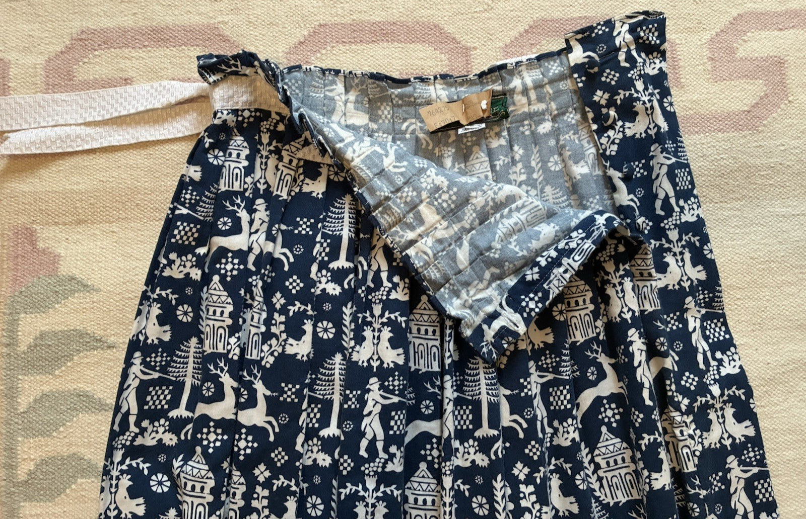 Vintage Two Piece Cullinane Pleated Skirt and Knitted Top – Blue and White – M