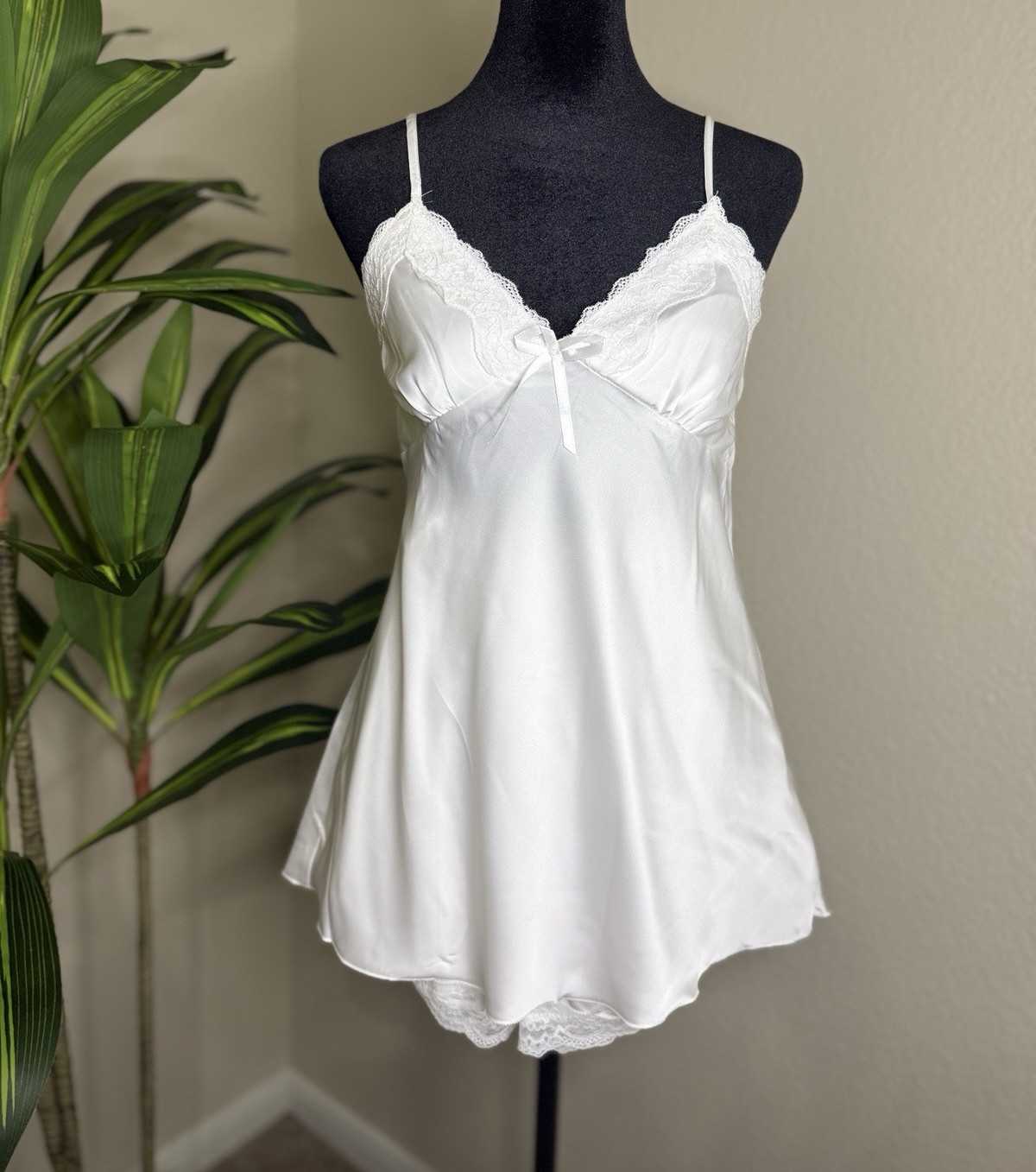 Women’s White Satin-Look Slip Lingerie with Lace Trim Camisole Chemise