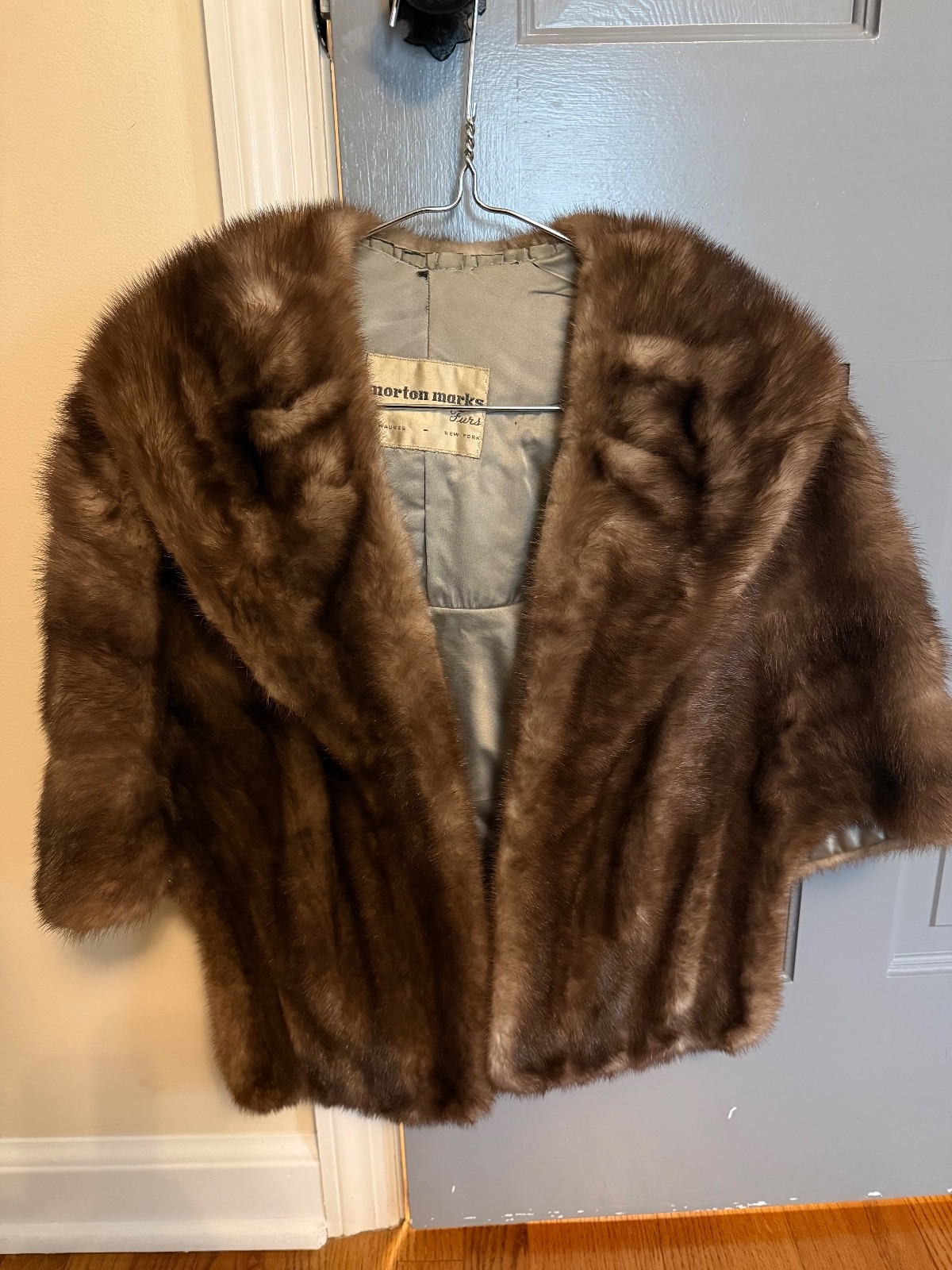 Vintage 70&rsquo;s Real Mink Stole Fur Wrap with Satin Lining Morton Marks