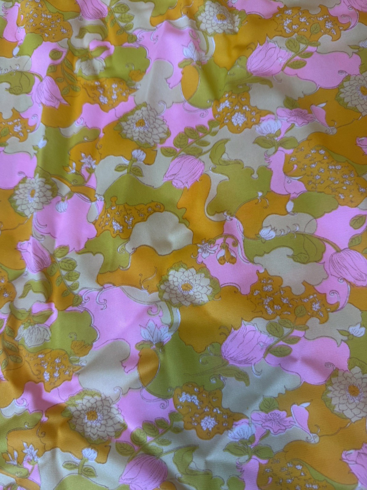 Psychedelic colorful pattern 1960s full slip Vassarette fits like modern small