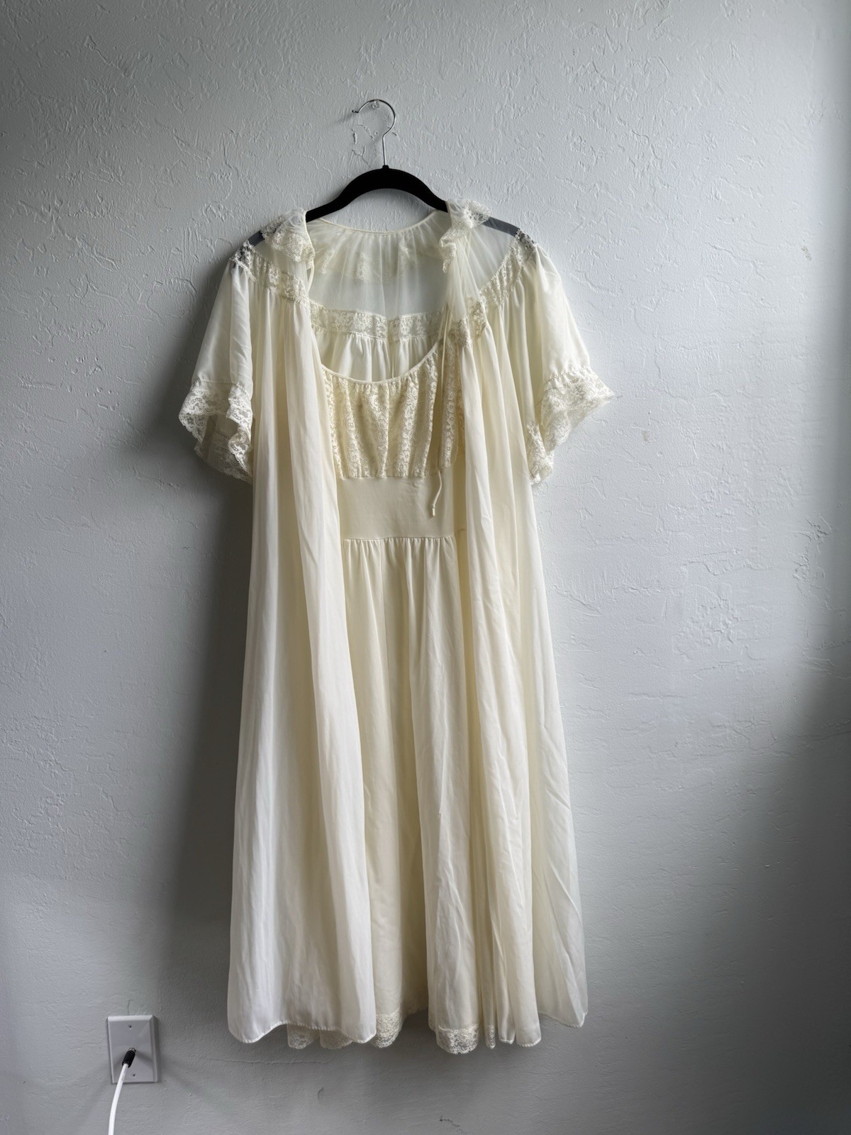 Vintage Van Raalte Peignoir Set. Cream Lace Nylon 1950s