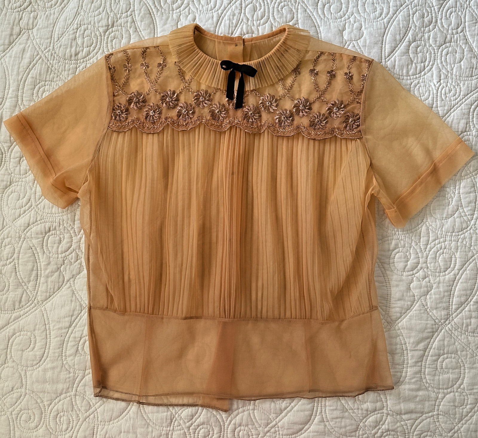 Delicate Lace 1950s 1960s Women&rsquo;s Vintage Embroidered Gold Blouse, Perfect!