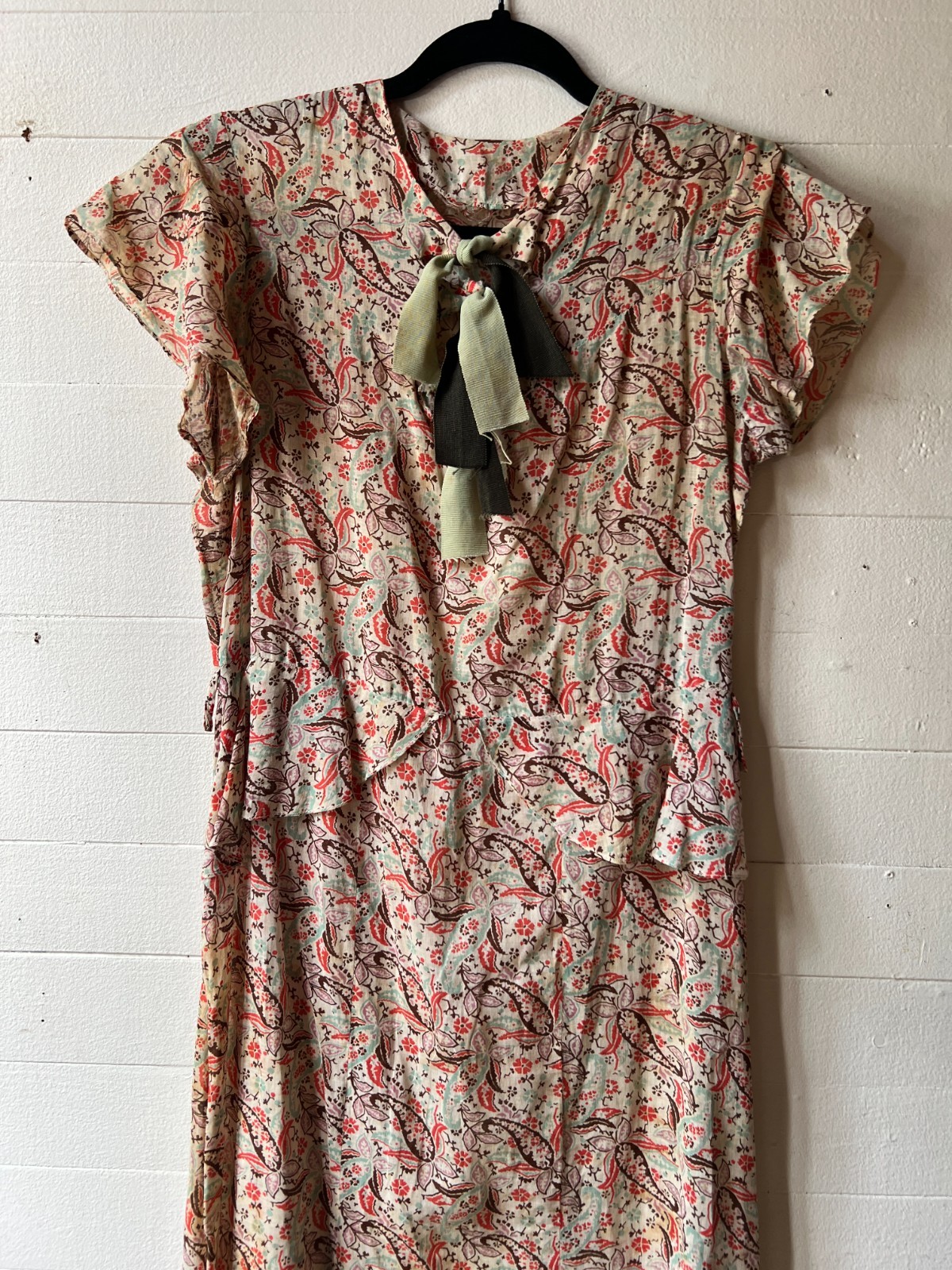 Vintage 1930s Floral Paisley Day Dress with Bow – 38x34x43 AR FL