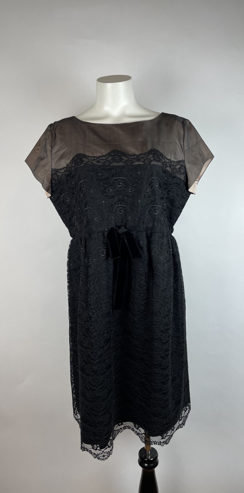 VTG 60&rsquo;s ELEGANCE Black lace cocktail dress with front bowtie 16