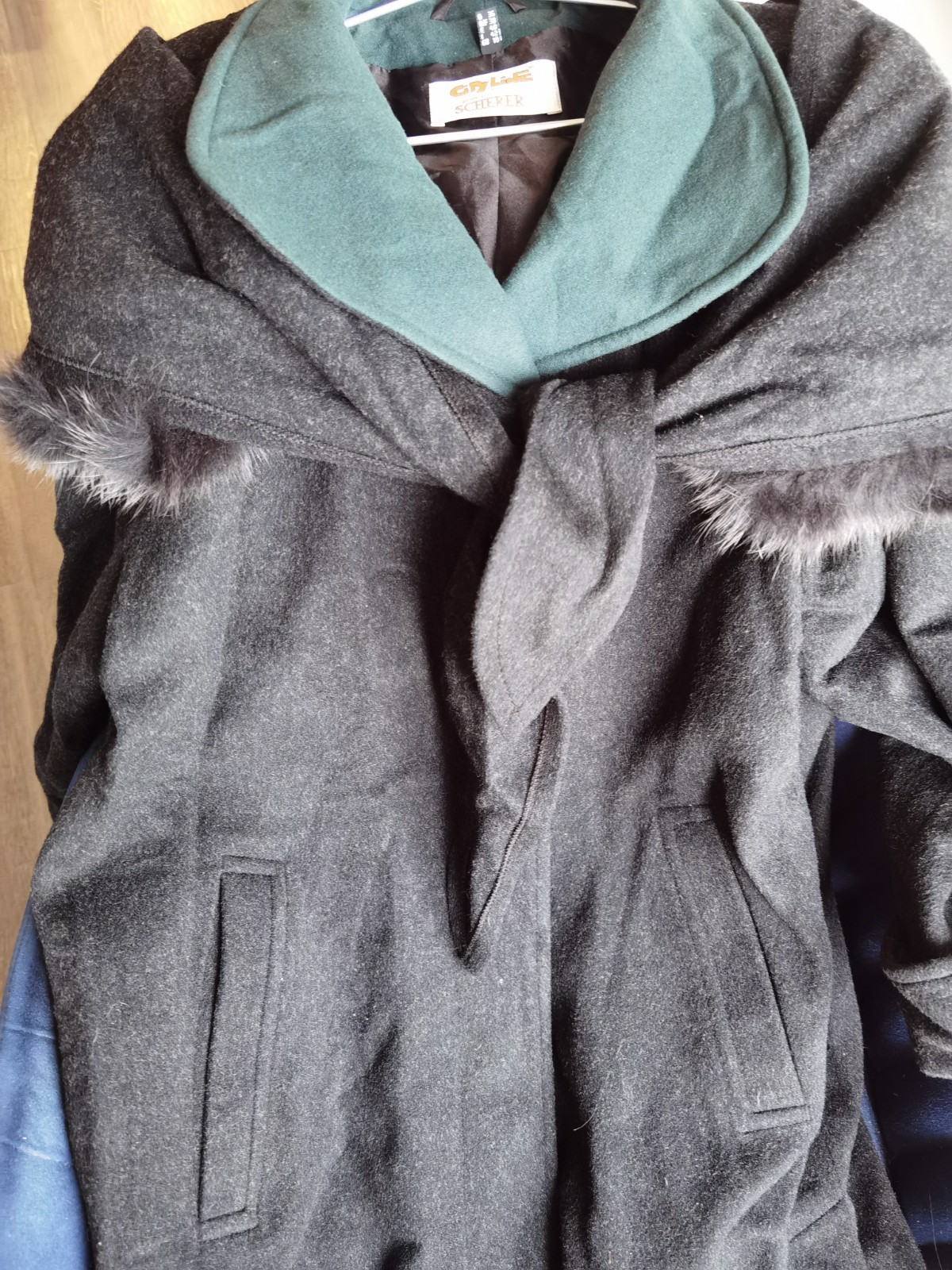 【SALE】Vintage 1970s–1980s Designer Wool Winter Coat with Detachable Cape – IT 42