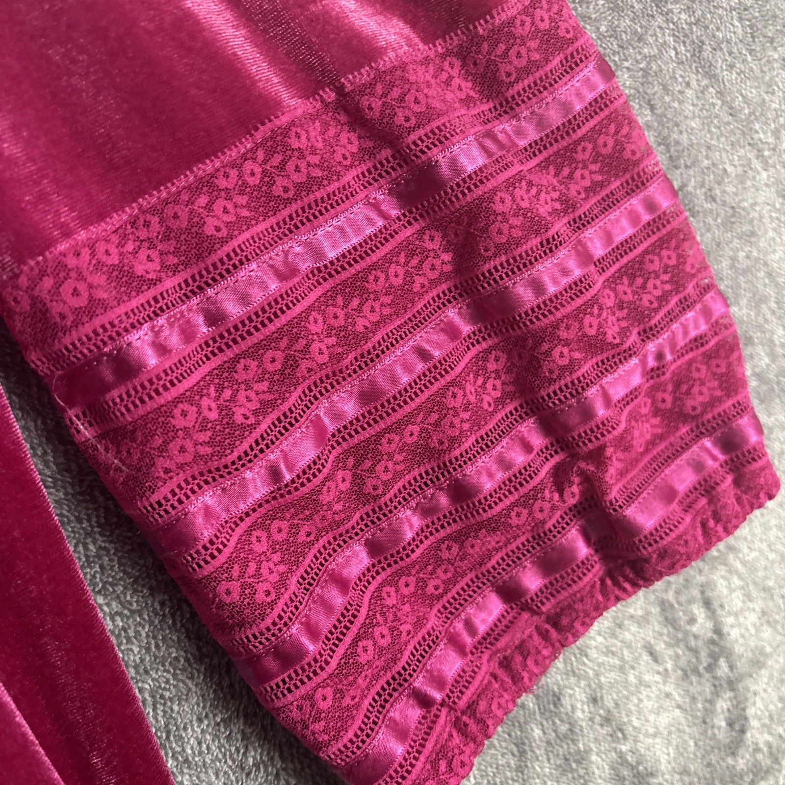 Vintage Gilligan O’Malley Velvet Hostess Robe Dress S Pink Berry USA Bell Sleeve