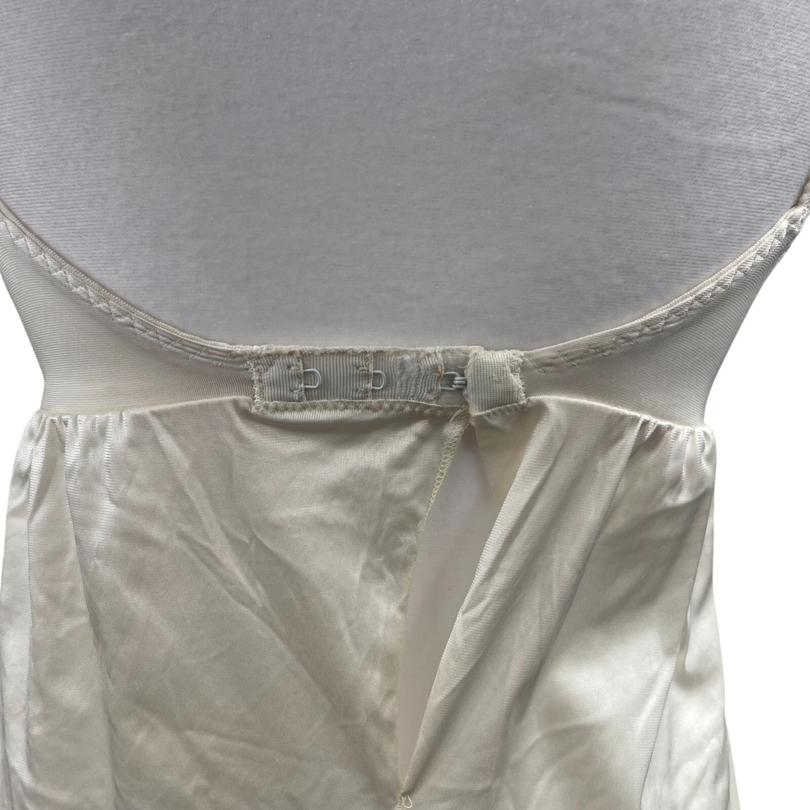 VTG 70s Vaseratte Nylon Full Slip Ivory Underwire 34B Lace Coquette Pin Up USA