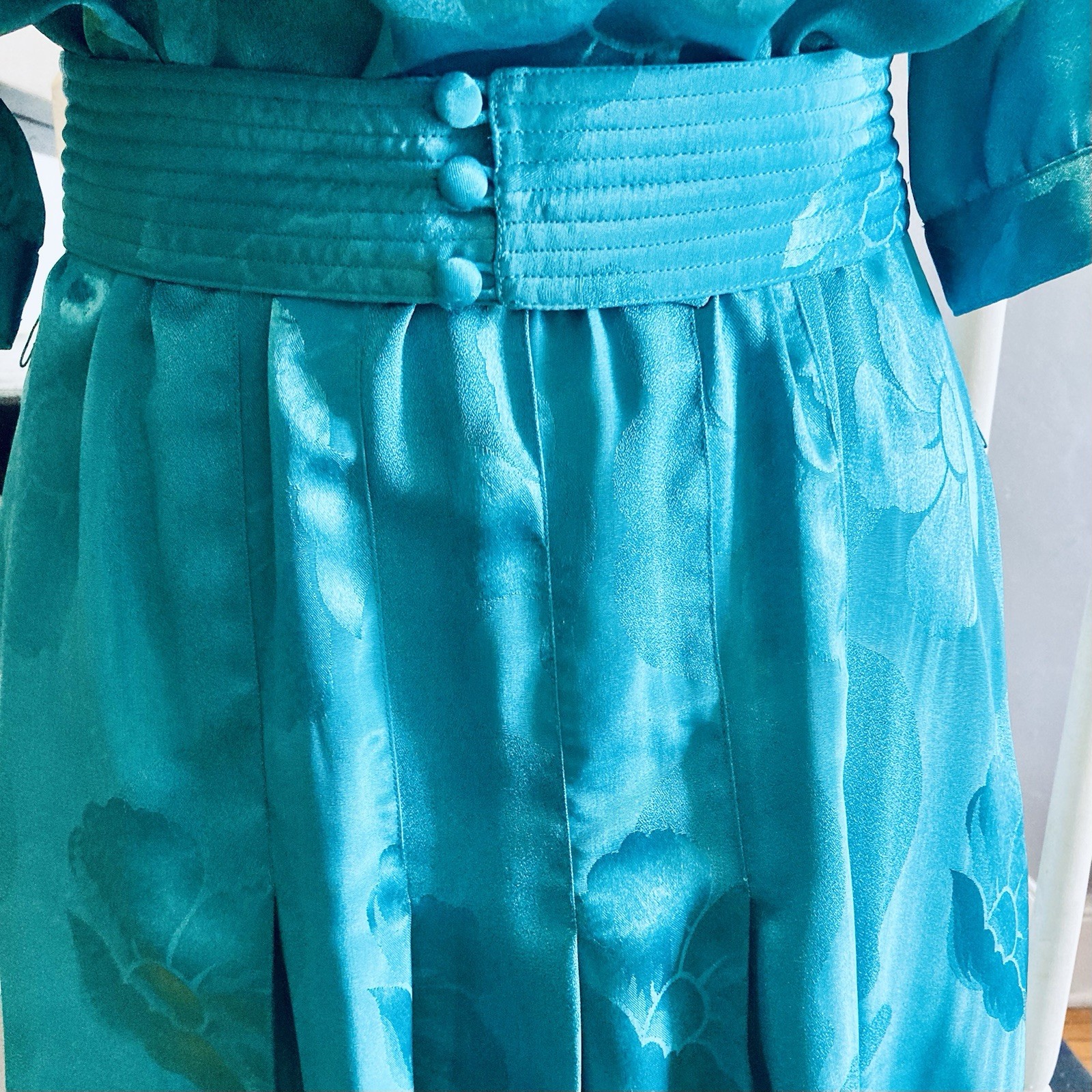 1980s Floral Teal Satin Midi Dress Quilted Belt Peter Pan Collar Wear To Work