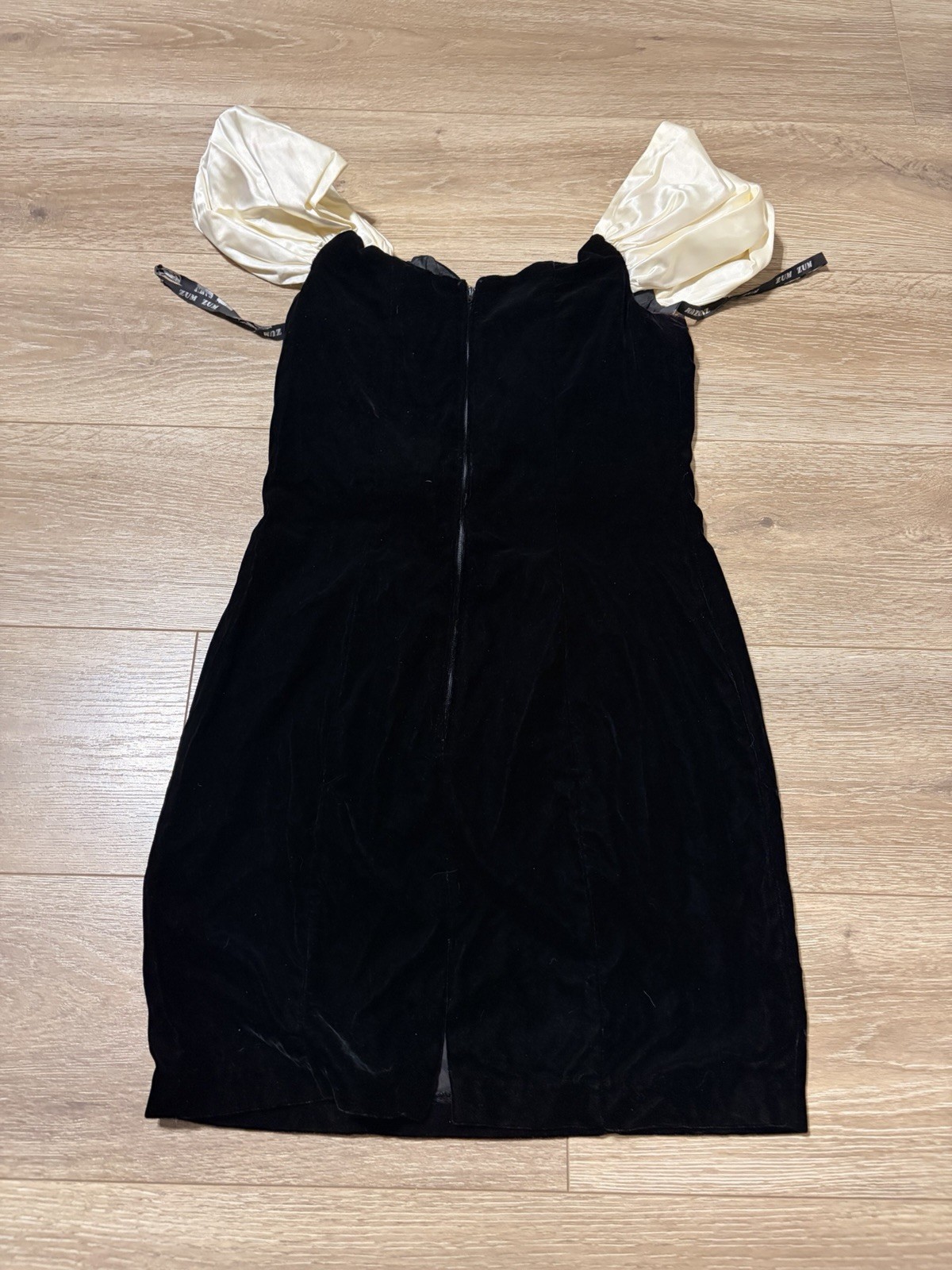 VTG 1980s Style Cocktail Prom Dress Zum Zum Black Velvet Puff Sleeves Sz XS/0-2