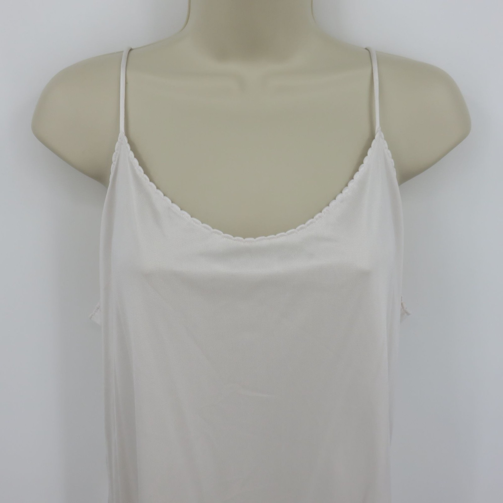 Vassarette Women Size 38 Style 10-008 Solid White Scallop Trim Slip Dress Nylon