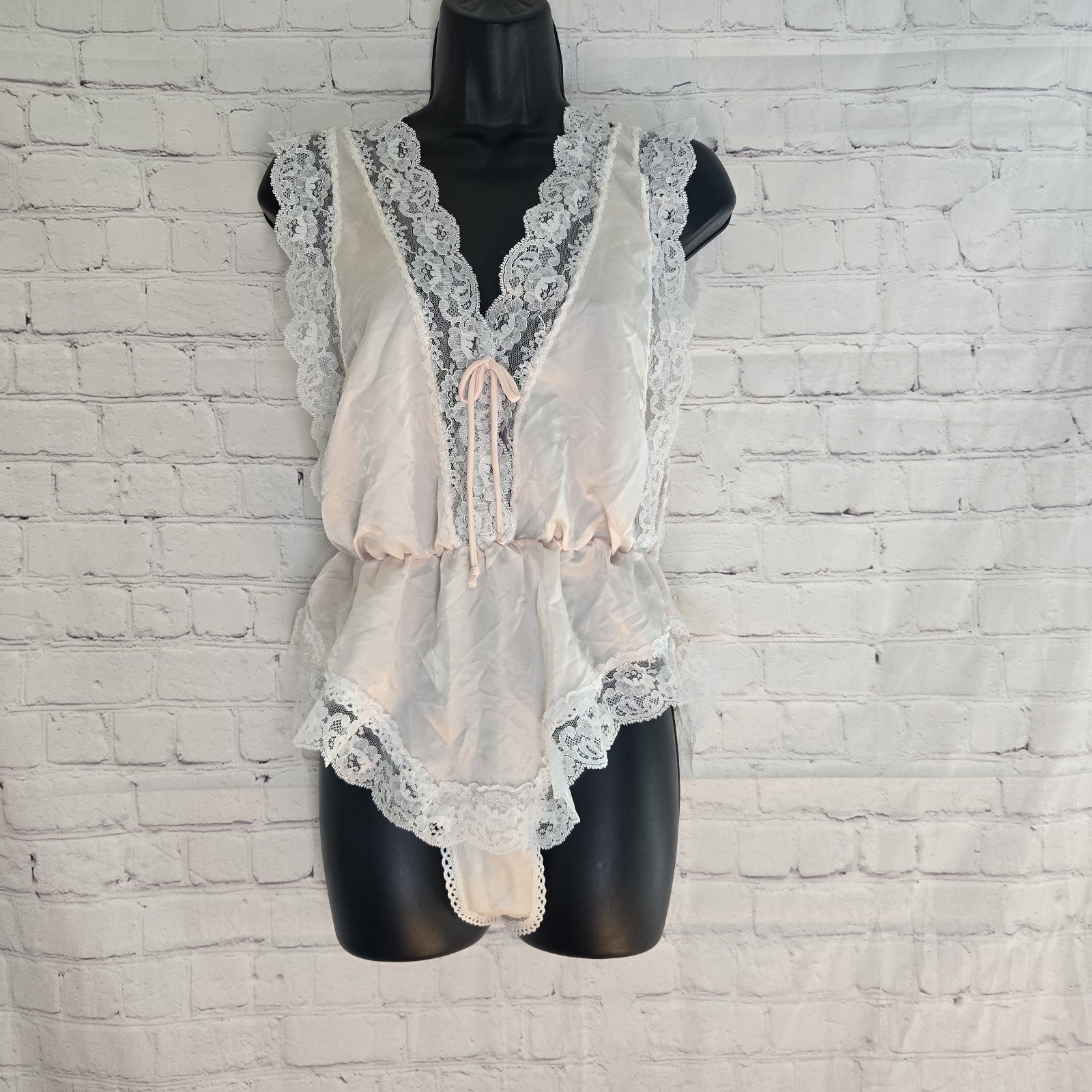 American Vintage 1980s Light Peach Satin Lace Teddy Romper Lingerie Sz Medium