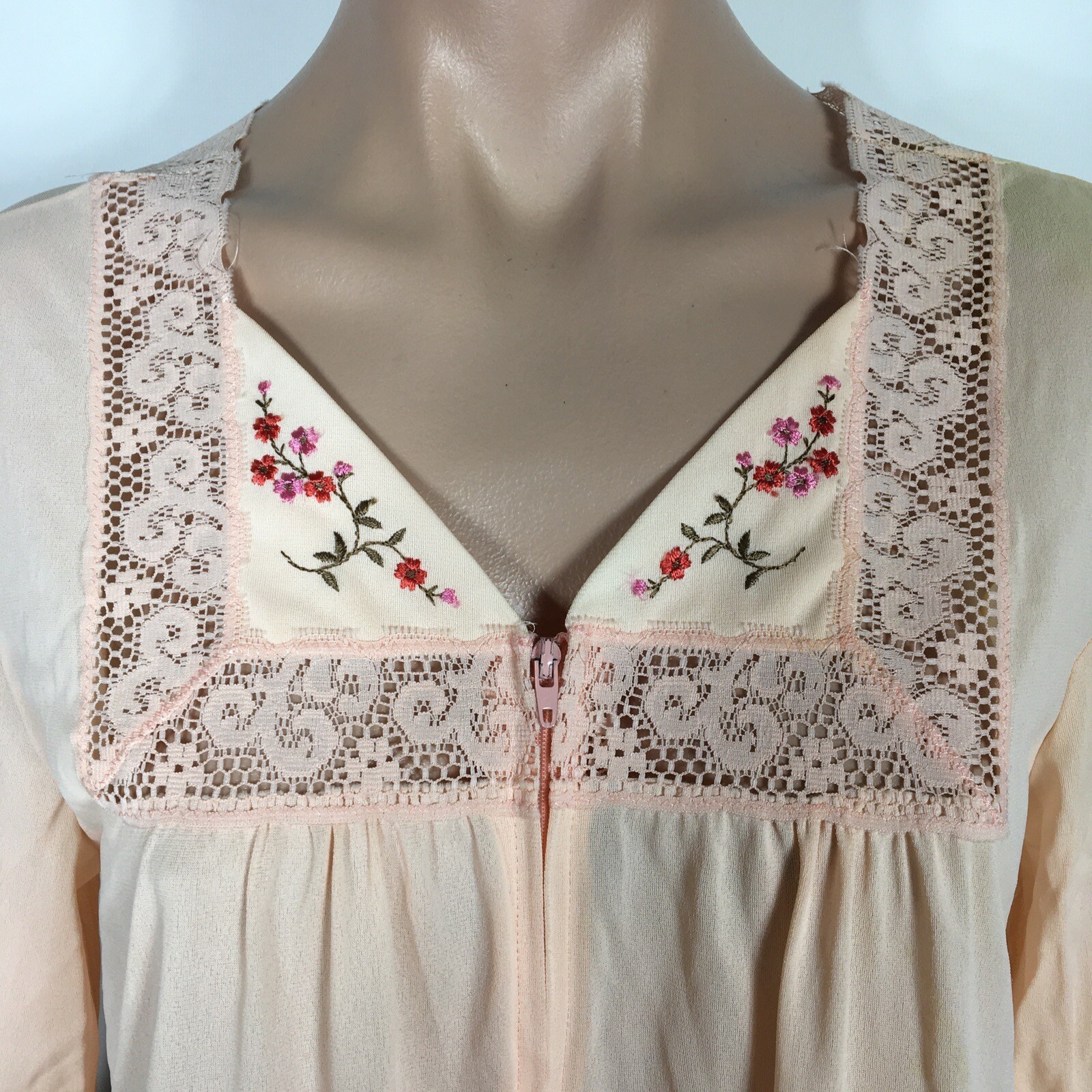 VINTAGE GOSSARD ARTEMIS PINK SIZE MEDIUM NIGHTGOWN Rove Floral Lace Zip Front