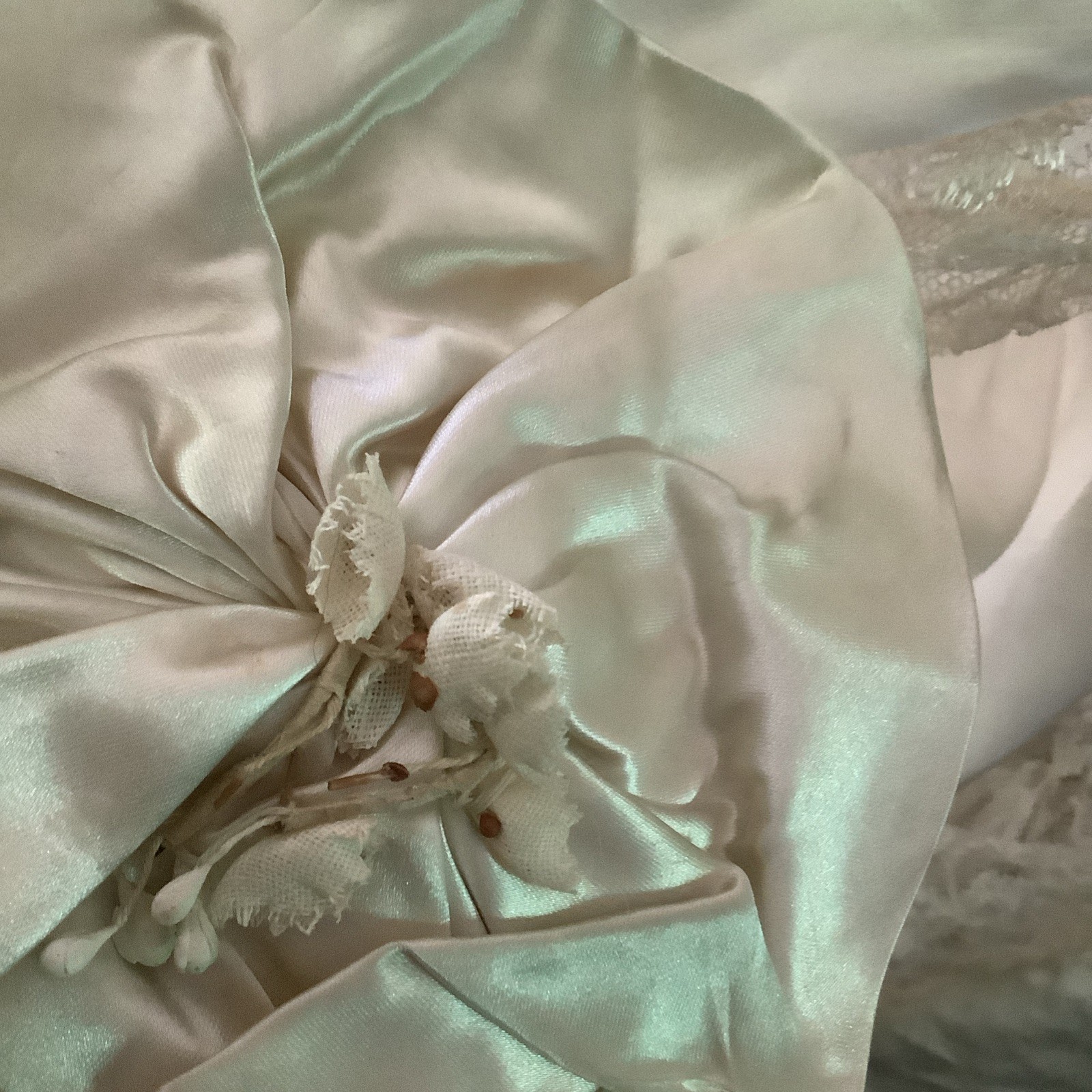 Vintage Early 1930’s Lily Of Valley Satin Roses Lace Jewel Wedding Gown 34-28-52