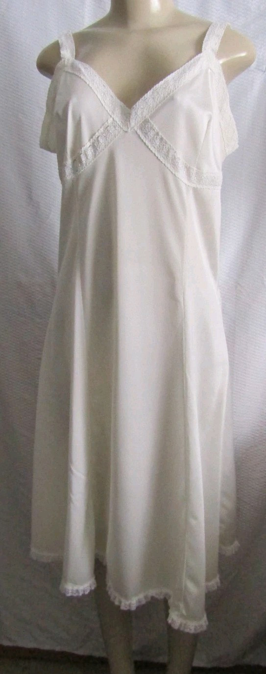 Vtg Lingerie Ivory Nylon Full Flare Slip Wide Lace Trim Size 36 Made In USA