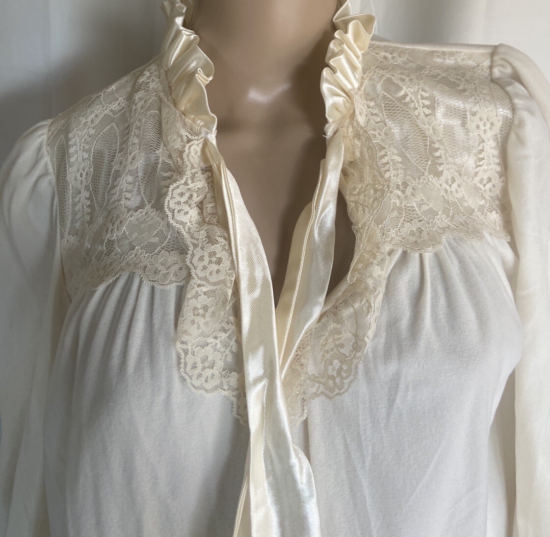 Vintage NWT S Donna Richard Gilligan O&rsquo;Malley Nightgown Lace Satin Trim Cream