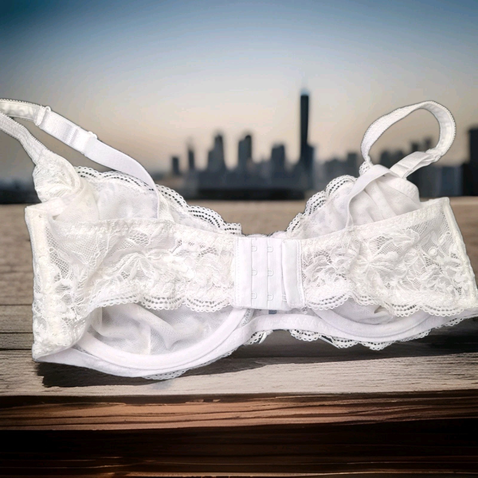 Vtg Frederick’s of Hollywood Lace bra white 38DD