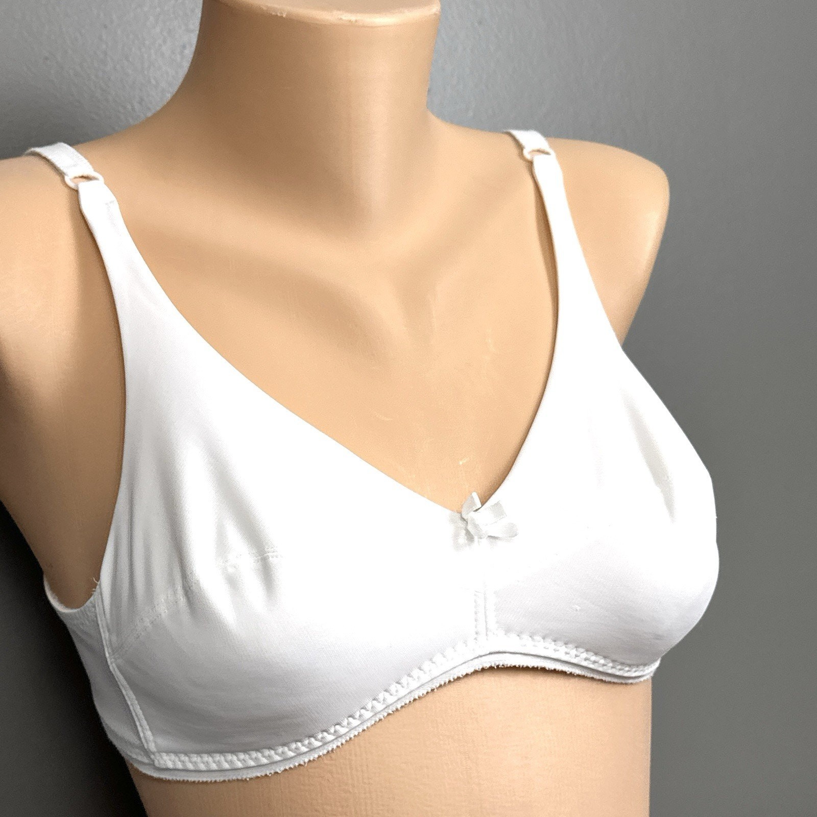 Vintage Warner&rsquo;s The Real McCoy Wireless Bra Size 34B White 1295 Fiberfill Lined