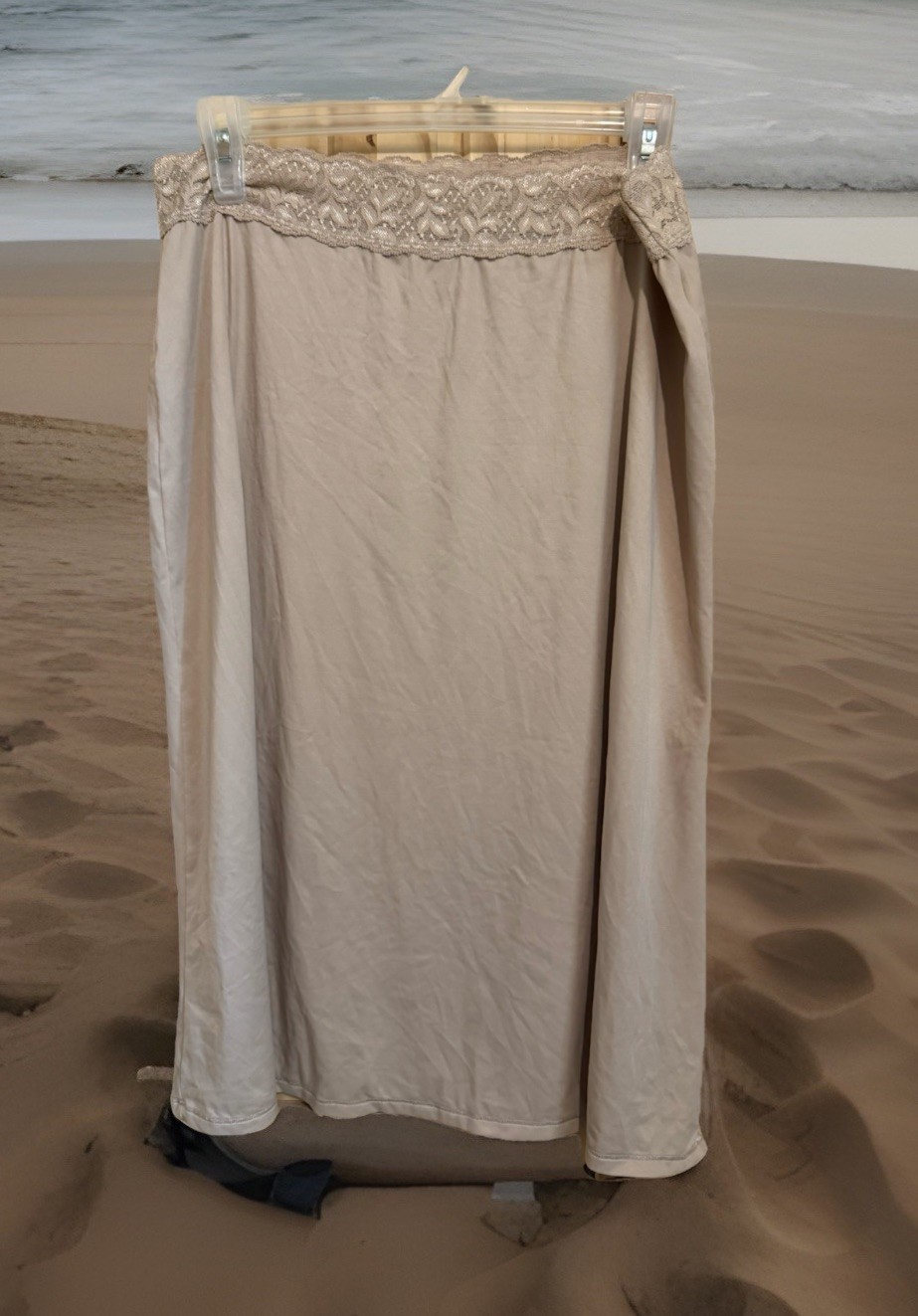 Womens Size 24&Prime; XL/44 Half Slip VASSARETTE Beige Nude Skirt Lace Waist Side Slit