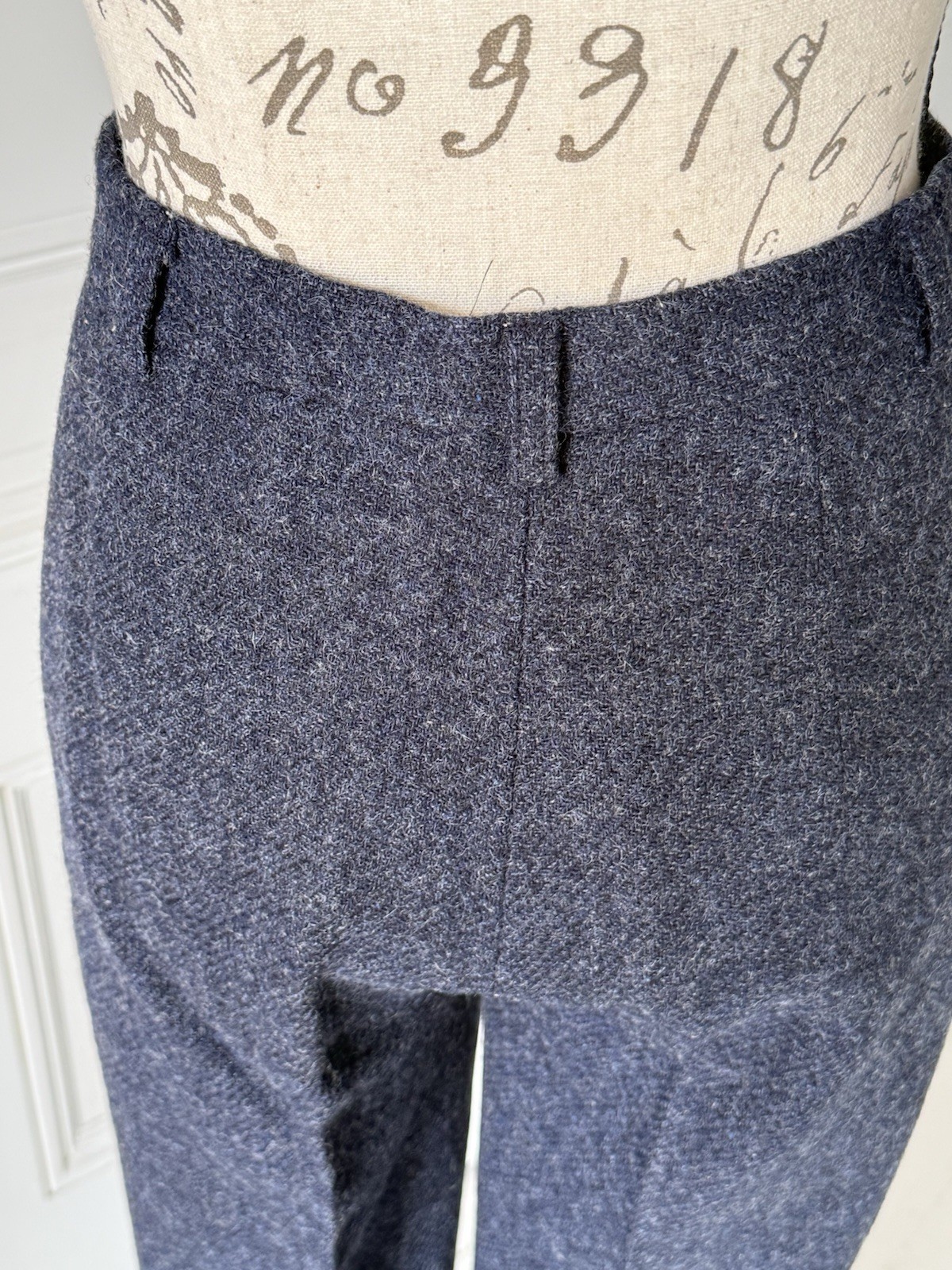 Vintage Intuitions 100 % Wool Dark Blue 2 Piece Pant Suit Ladies Size 6