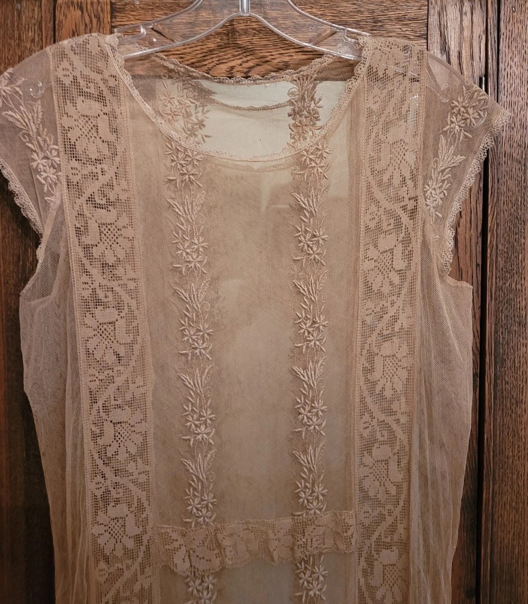 ANTIQUE 1920&rsquo;S BEIGE EMBROIDERED NET LACE DRESS 38 INCH BUST