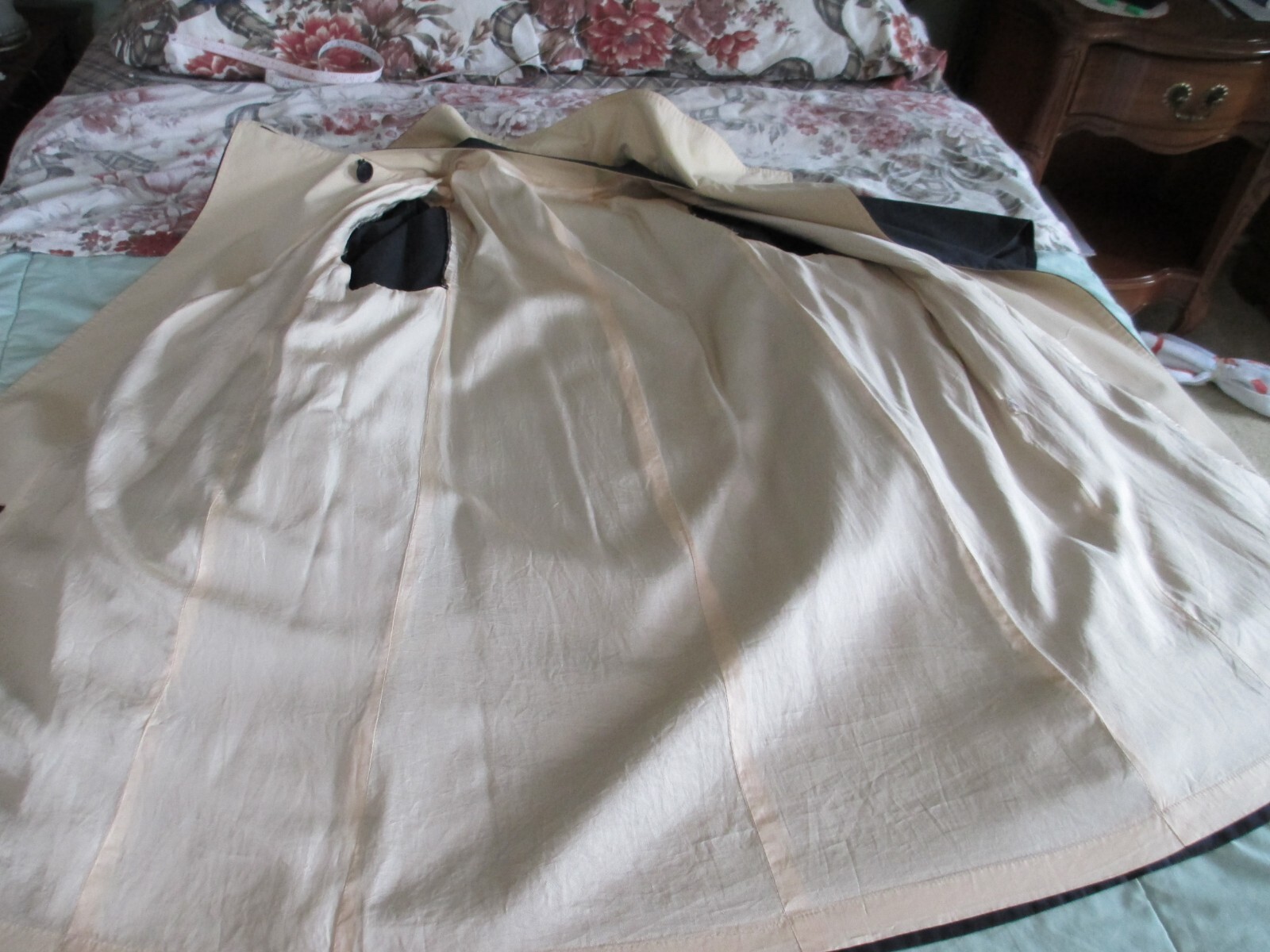 Spring Black Cape Coat Cream Collar Vintage 1970’s
