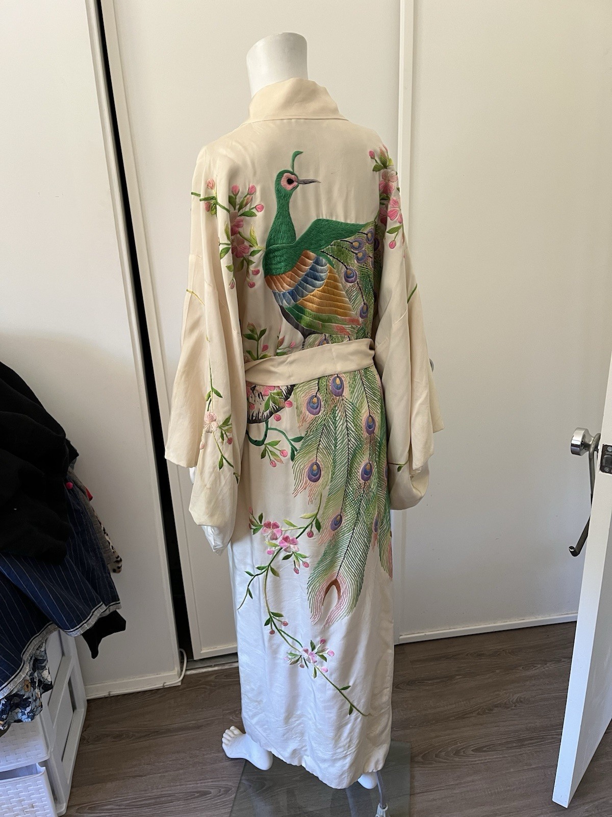 Excellent Vintage Silk Embroidered ROBE COAT M Rare