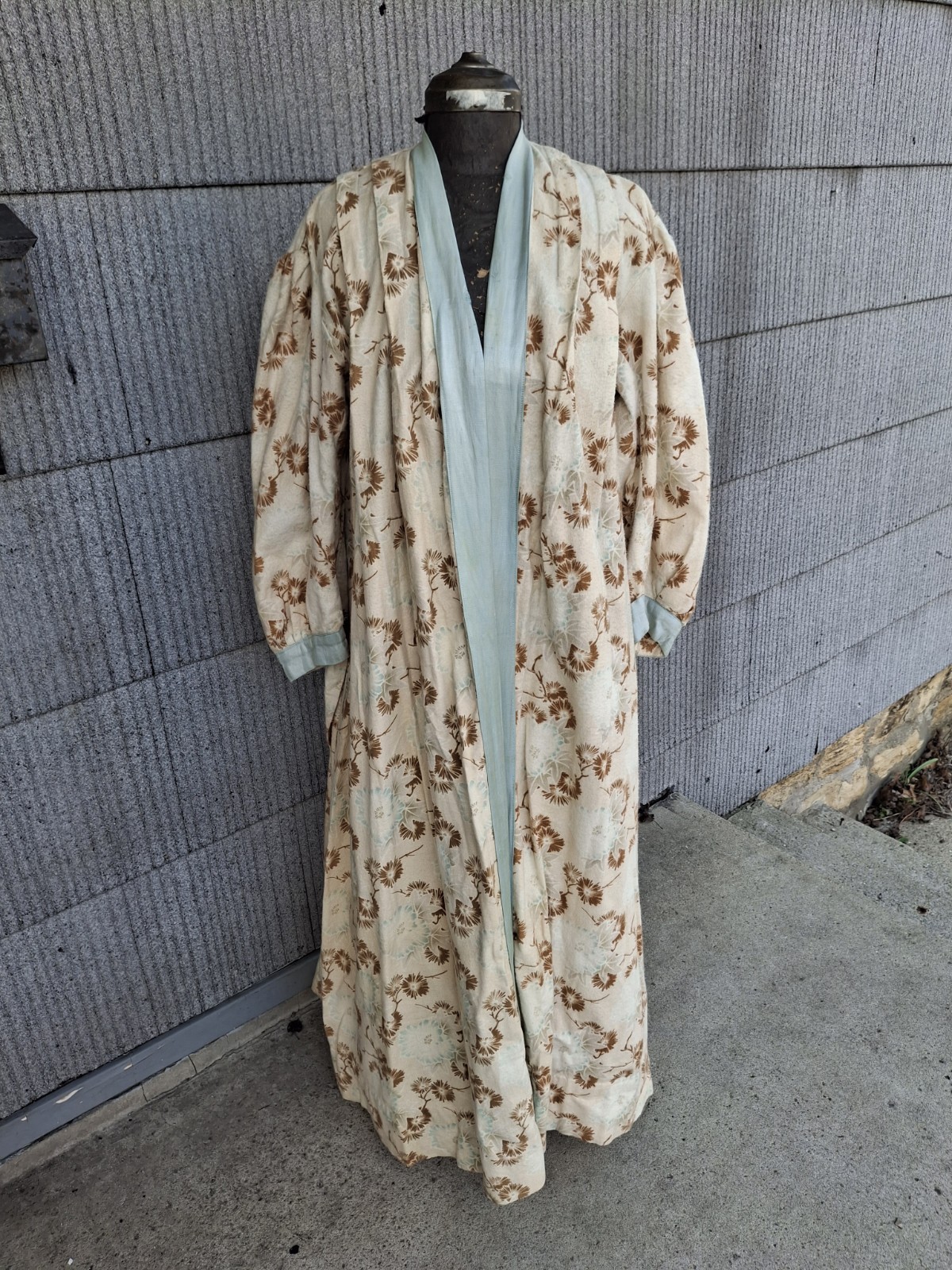 Vintage 1890s 1900s Victorian Edwardian flannel silk robe cream brown blue Asian
