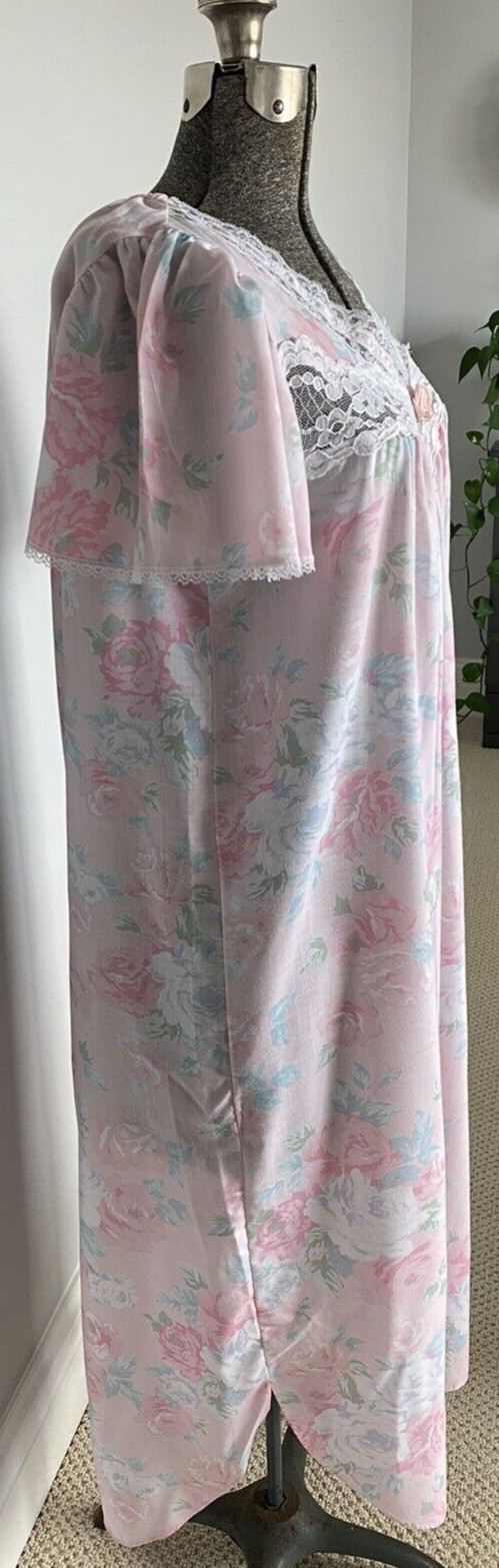 Vintage Miss Elaine Women&rsquo;s Floral Nightgown with Flutter Sleeves SZ M