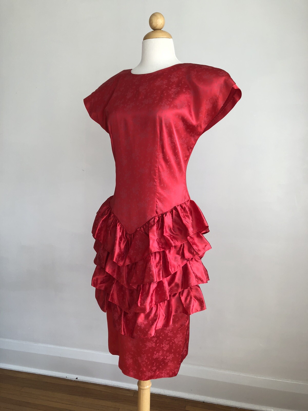 STUNNING VTG Red Silky Satin Ruffles Cap Sleeve Peplum Dress SZ 5/6