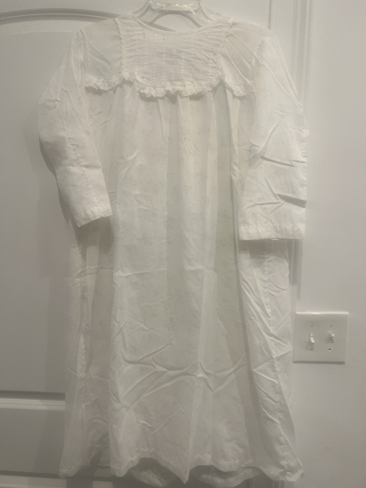 Vintage Nightgown SIZE Med hospital gown nursing open back With W/flowers