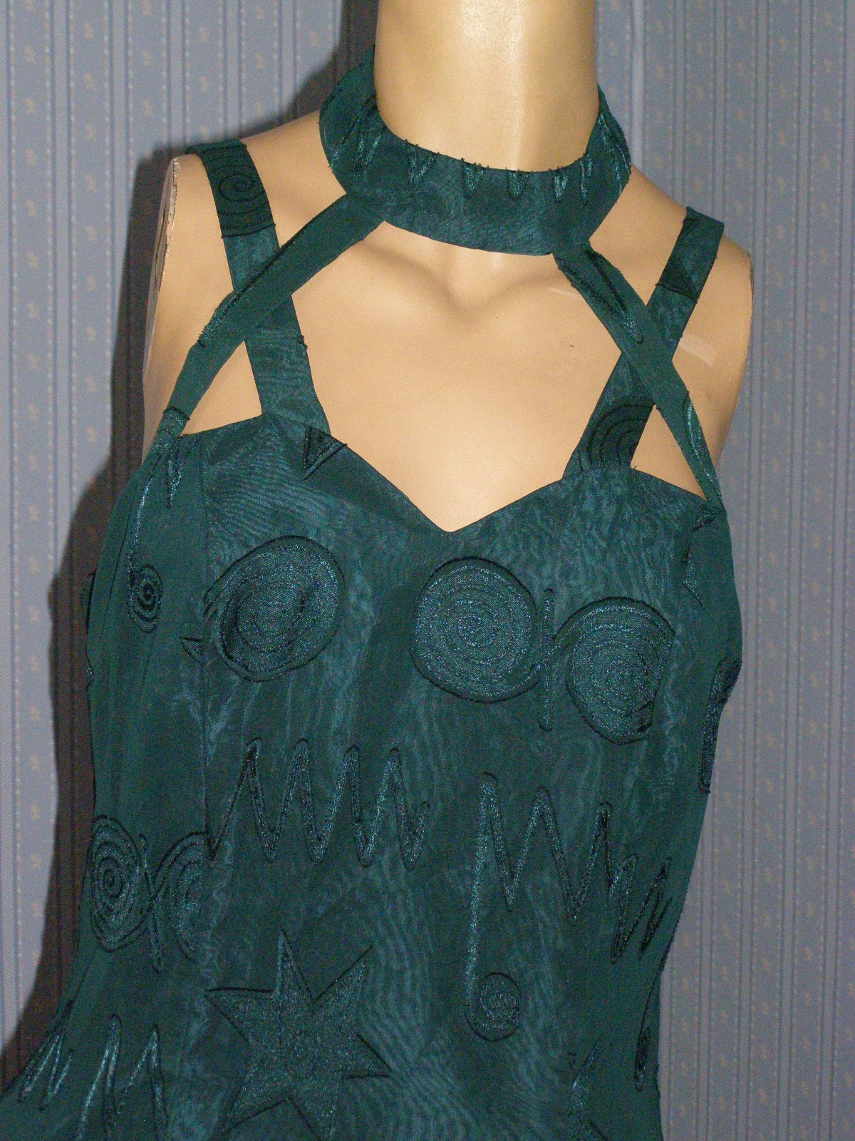 Vintage 90&rsquo;s forest green EMBOSSED SHAPES evening dress M L TRIBAL art deco