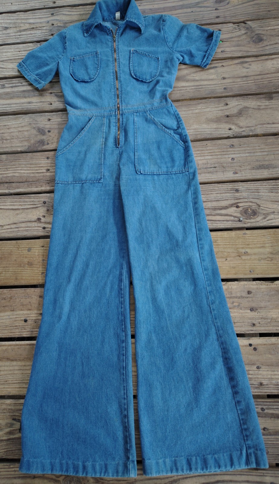 70&rsquo;s Vintage Women&rsquo;s Bell-Bottom Jumpsuit Size 7 Lightweight Blue Denim