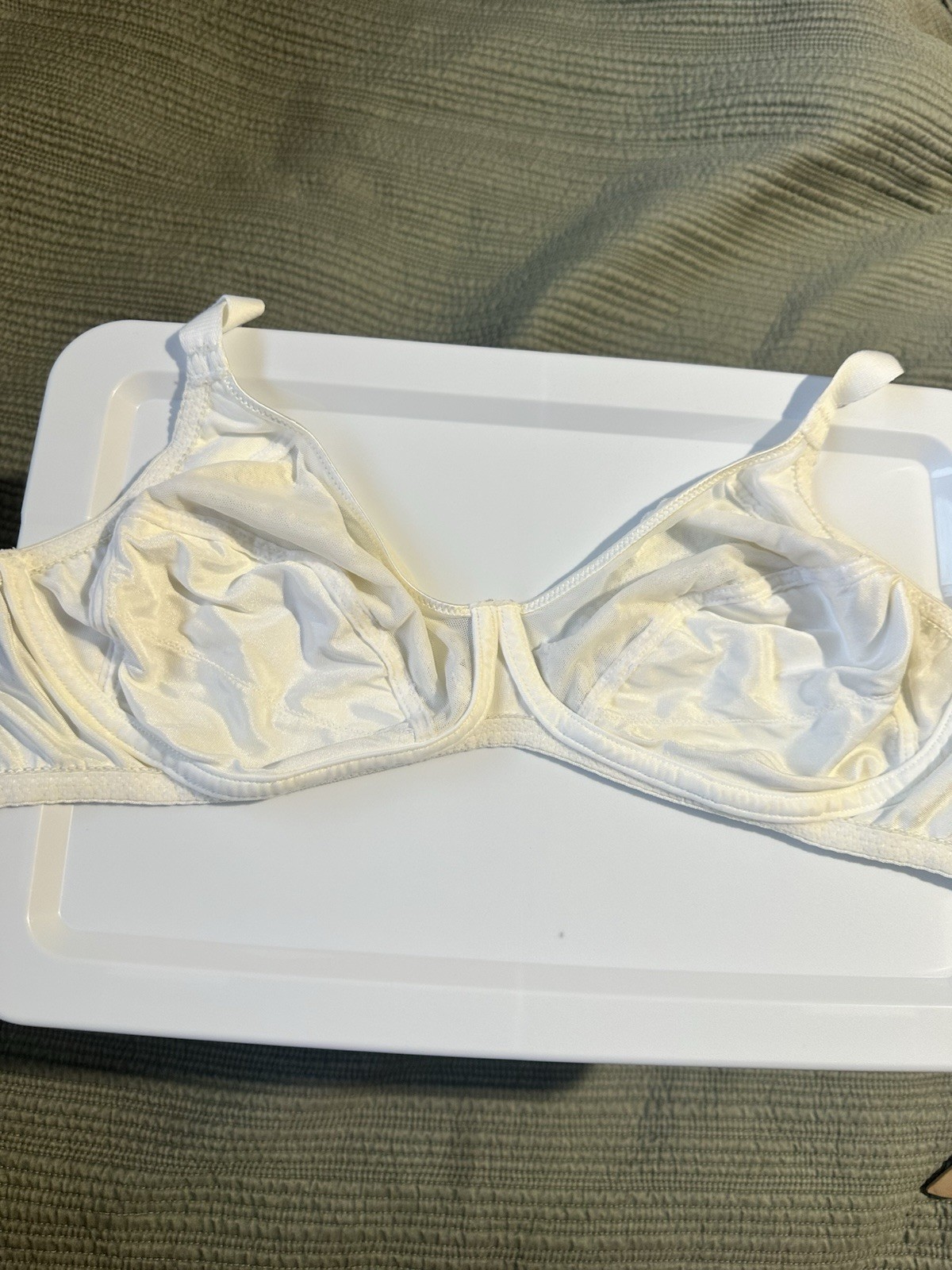 Vassarette Vintage 1980s White Lace Bra 38DDD Nylon Polyester Spandex