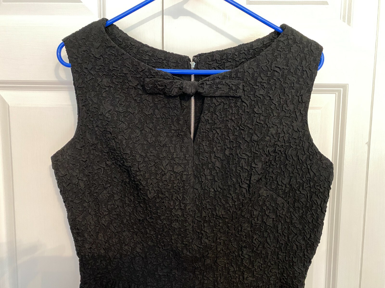 1950s-1960s black sleeveless texture sheath dress lined Sz 8? 30&Prime; waist 38&Prime; bust