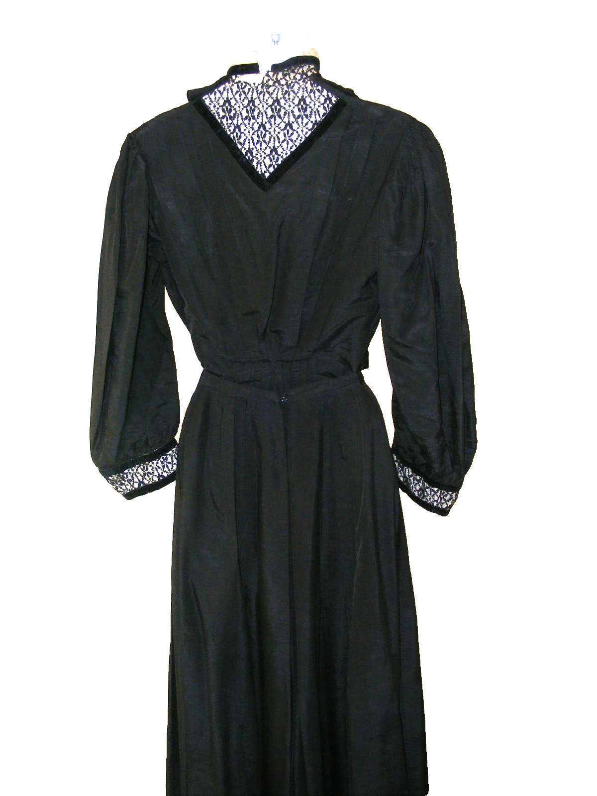 1910 MOURNING DRESS 2PC BLACK FAILLE FRANCAISE FLAT PLEAT SKIRT SLIM SILHOUETTE