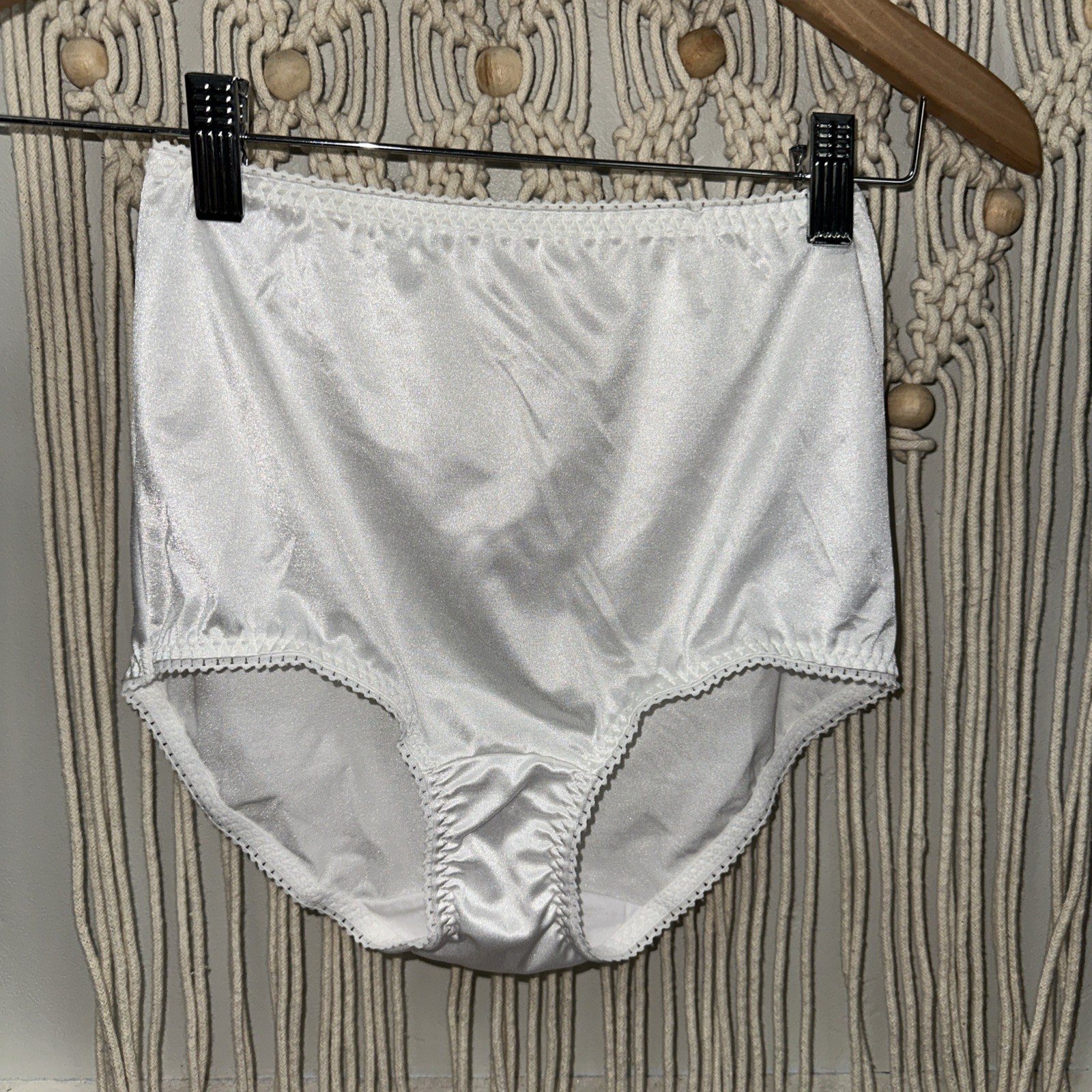 Vanity Fair VTG Style Brief Granny Panty Shiny Nylon Full Cut 6/M White 40301
