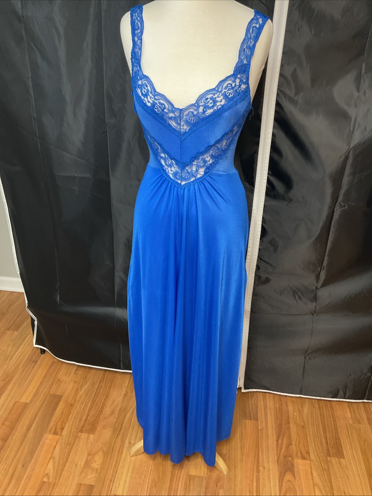 VTG 70&rsquo;s OLGA STYLE ROYAL BLUE W/ LACE NIGHTGOWN SZ Small/medium Slip Dress