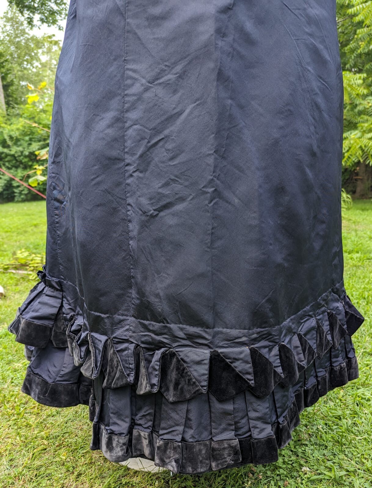 VICTORIAN 19TH C BLACK BUSTLE SKIRT W VELVET + SILK RUCHED RUFFLE BOTTOM