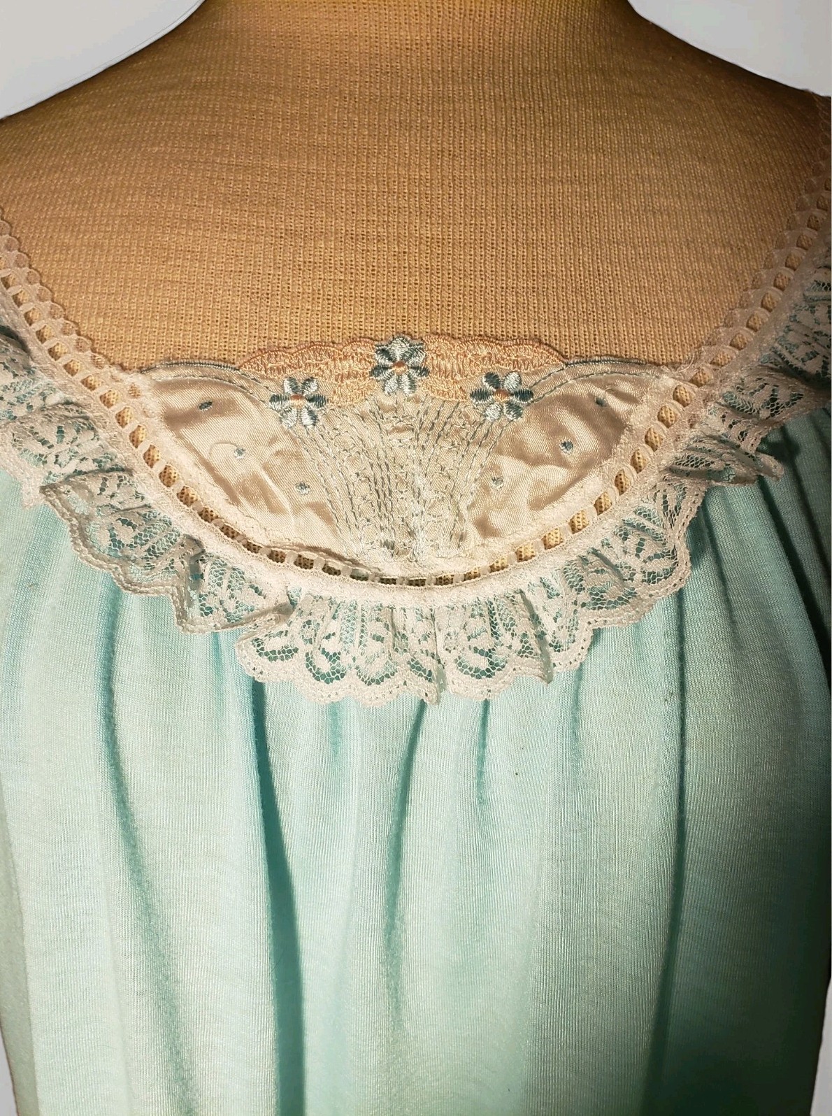 Vintage Carriage Court Nightgown Medium 12-14 Green Ruffle Lace USA