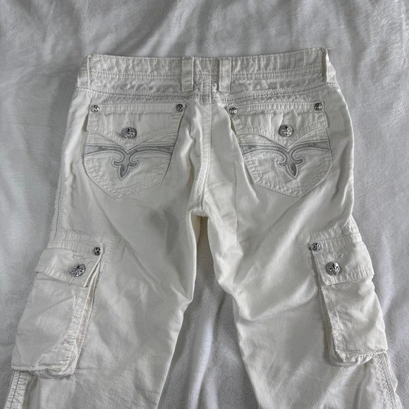 Rock Revival white embroidered graphic cargo capris y2k vintage grunge skater