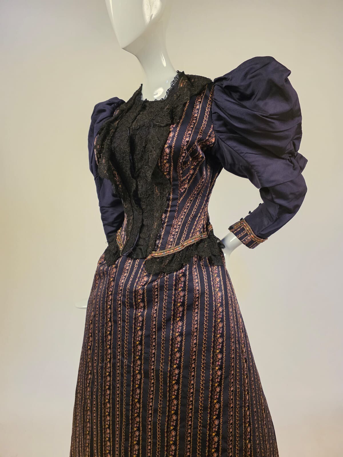 OPULENT VICTORIAN RICH FLORAL STRIPED SILK BUSTLE DRESS W LACE + PUFF SLEEVES